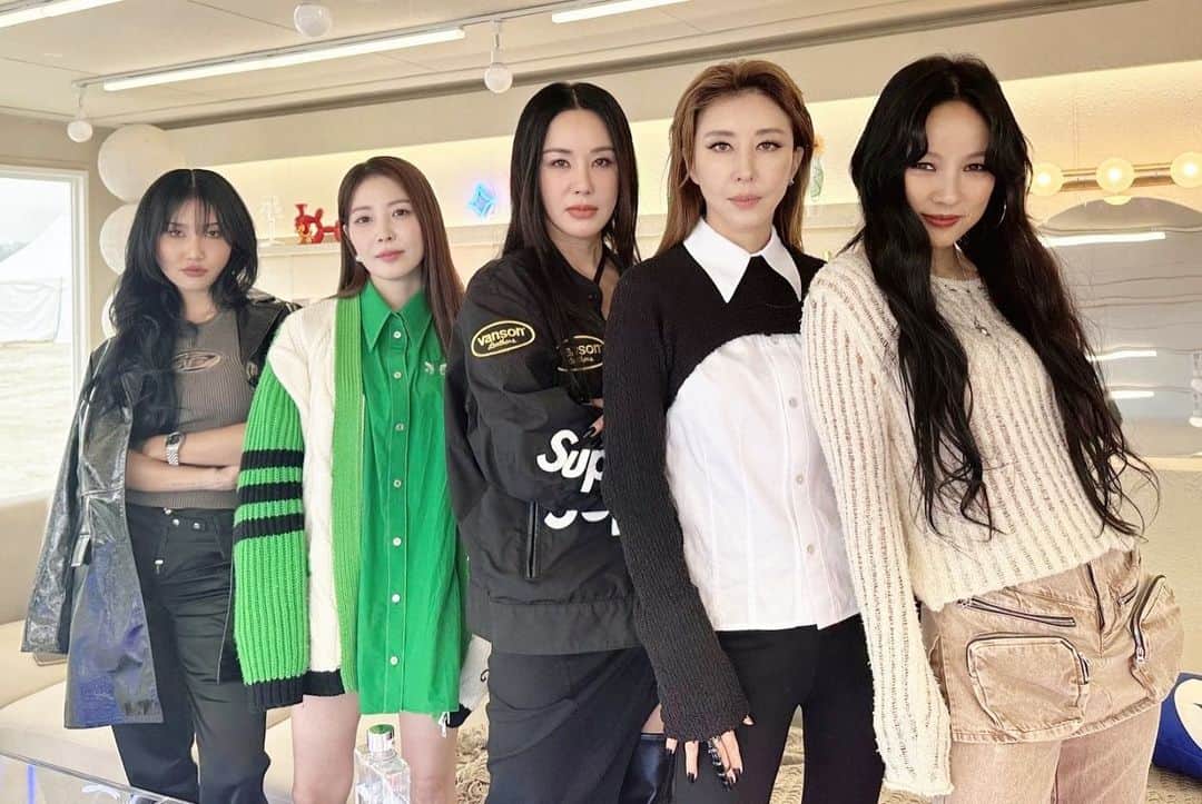 BoAのインスタグラム：「오늘 저녁 8시, 댄스가수 유랑단의 깜짝 라이브가 진행될 예정입니다. 오늘 저녁 8시 TEO 유튜브에서 만나요🙌」