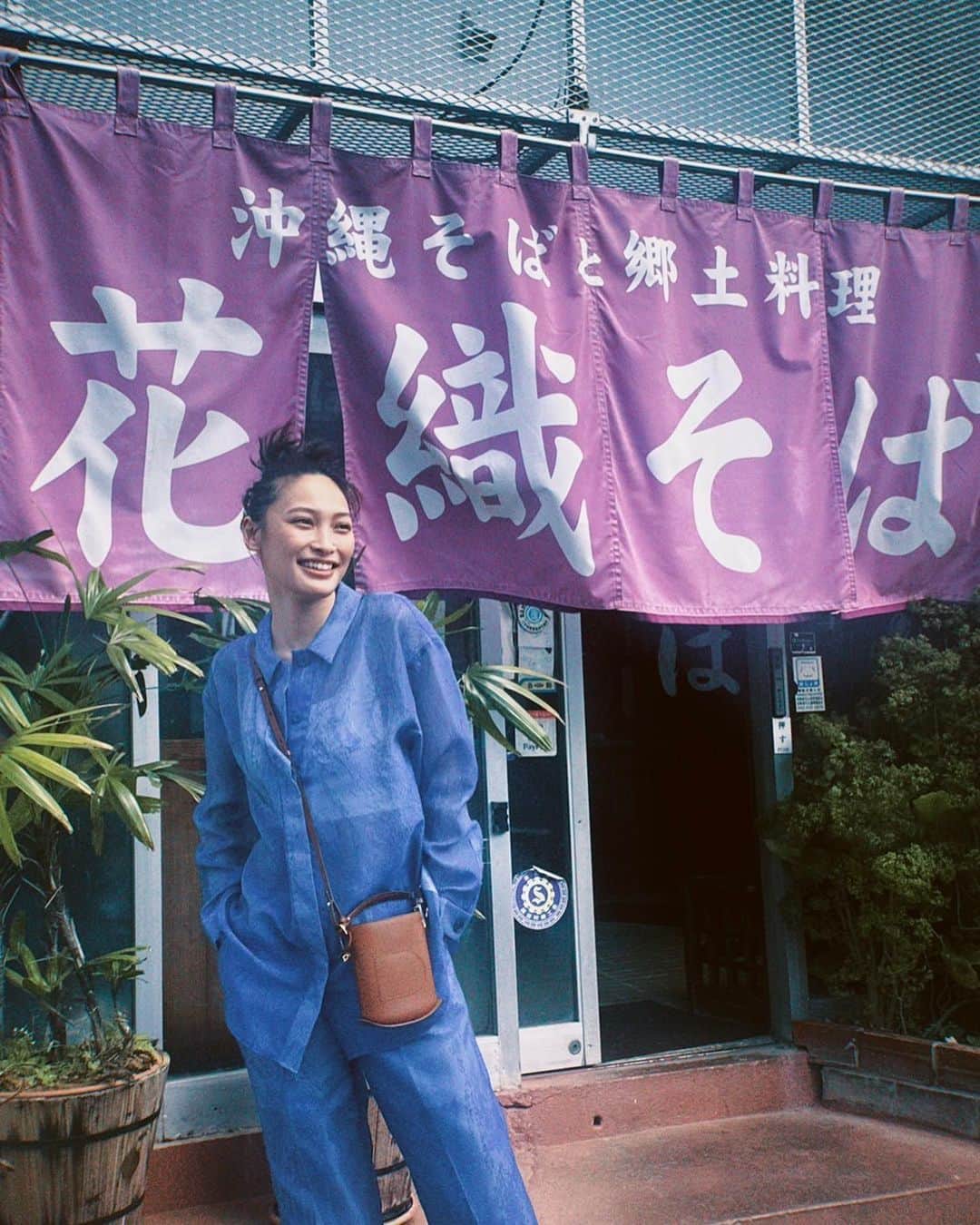 大政絢さんのインスタグラム写真 - (大政絢Instagram)「😋🤤🥹  #沖縄　の写真まだ続いてました #今日の絢服  なんだか沖縄では 青い服を着ている人が多かった気がするよ🤔」3月25日 10時38分 - aya_omasa_official