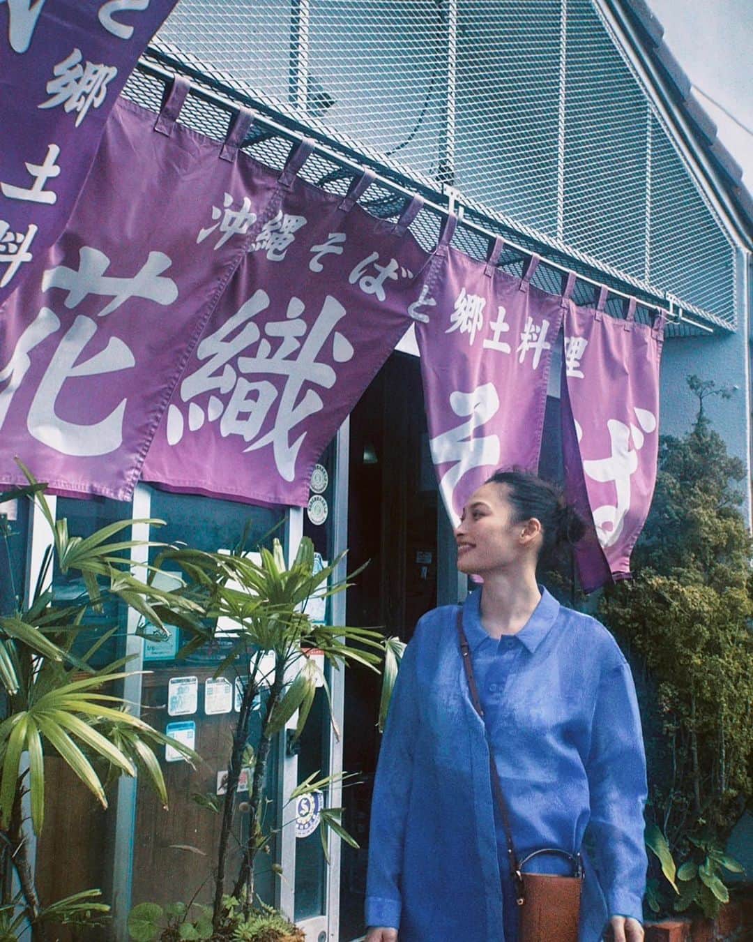 大政絢さんのインスタグラム写真 - (大政絢Instagram)「😋🤤🥹  #沖縄　の写真まだ続いてました #今日の絢服  なんだか沖縄では 青い服を着ている人が多かった気がするよ🤔」3月25日 10時38分 - aya_omasa_official