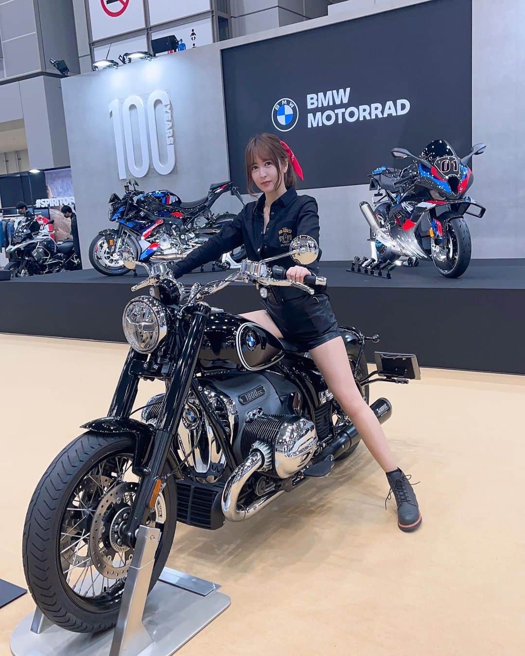 奥村美香のインスタグラム：「東京サイクルモーターショー2日目✨ BMWブースに居ます🥺 遊びに来てね💗 #東京サイクルモーターショー #東京ビックサイト　#BMW #バイク #バイク好きな人と繋がりたい」