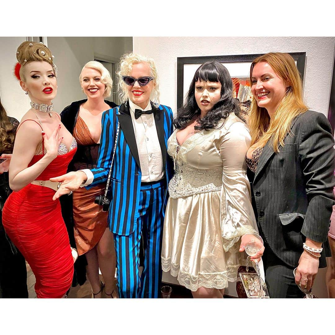 Gerd Ludwigさんのインスタグラム写真 - (Gerd LudwigInstagram)「Today's post takes a different turn as we delve into the glamour of Hollywood. The opening of Ellen von Unwerth's latest photo exhibit "Bombshell" at the prestigious Fahey/Klein Gallery in Los Angeles was nothing short of a glitzy Hollywood affair. Art enthusiasts gathered to celebrate the display of von Unwerth's artistry, as her eclectic admirers took center stage. The atmosphere was electric, with the buzz of excitement filling the air. A sight to behold, a night to remember! Here are a few iPhone snaps…  @davidfahey48 @faheykleingallery @ellenvonunwerth #photography #iphone」3月25日 10時55分 - gerdludwig