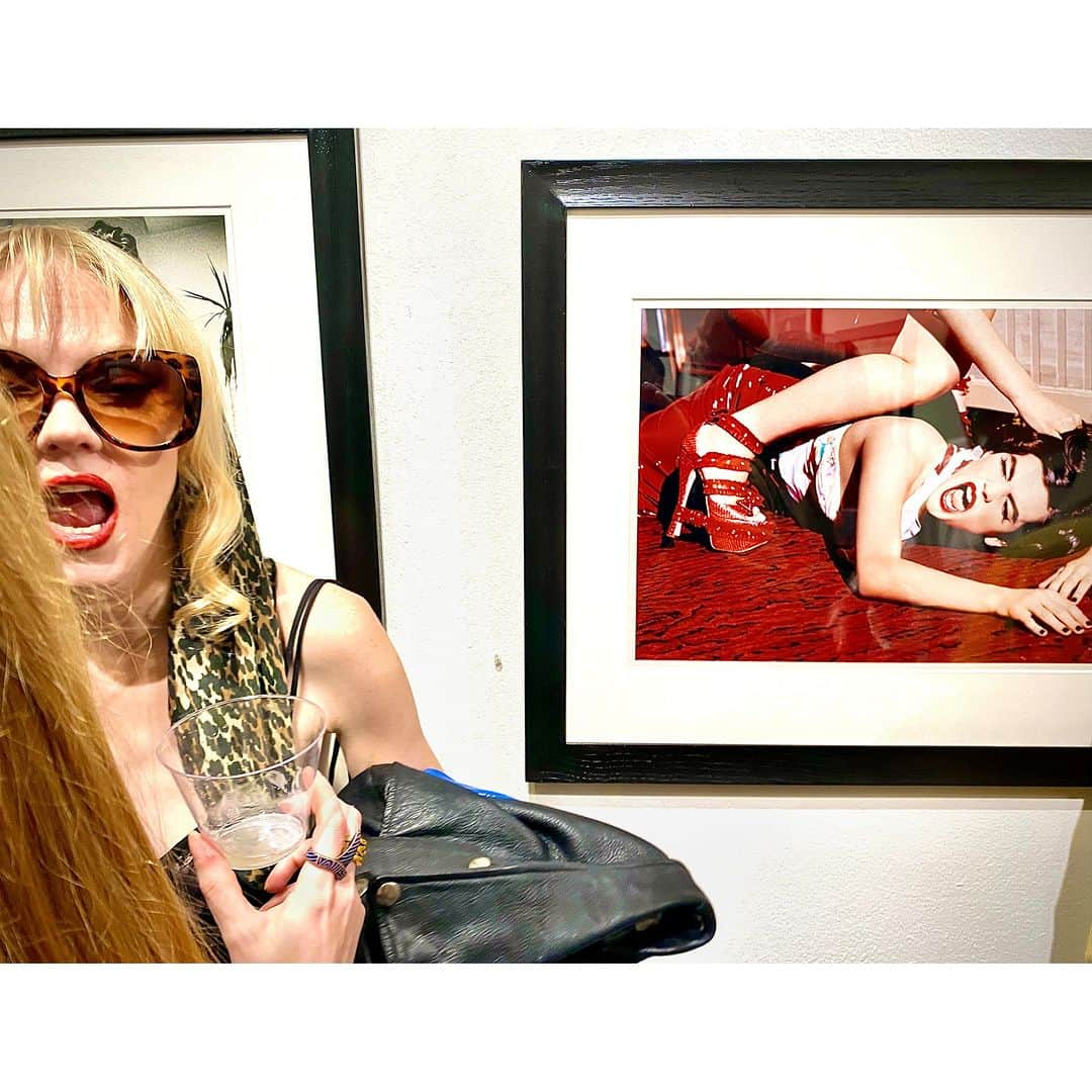 Gerd Ludwigさんのインスタグラム写真 - (Gerd LudwigInstagram)「Today's post takes a different turn as we delve into the glamour of Hollywood. The opening of Ellen von Unwerth's latest photo exhibit "Bombshell" at the prestigious Fahey/Klein Gallery in Los Angeles was nothing short of a glitzy Hollywood affair. Art enthusiasts gathered to celebrate the display of von Unwerth's artistry, as her eclectic admirers took center stage. The atmosphere was electric, with the buzz of excitement filling the air. A sight to behold, a night to remember! Here are a few iPhone snaps…  @davidfahey48 @faheykleingallery @ellenvonunwerth #photography #iphone」3月25日 10時55分 - gerdludwig