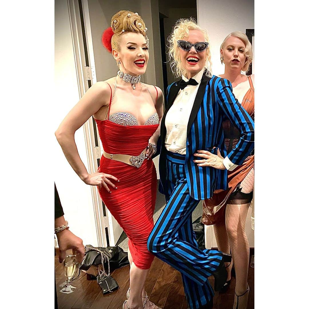 Gerd Ludwigさんのインスタグラム写真 - (Gerd LudwigInstagram)「Today's post takes a different turn as we delve into the glamour of Hollywood. The opening of Ellen von Unwerth's latest photo exhibit "Bombshell" at the prestigious Fahey/Klein Gallery in Los Angeles was nothing short of a glitzy Hollywood affair. Art enthusiasts gathered to celebrate the display of von Unwerth's artistry, as her eclectic admirers took center stage. The atmosphere was electric, with the buzz of excitement filling the air. A sight to behold, a night to remember! Here are a few iPhone snaps…  @davidfahey48 @faheykleingallery @ellenvonunwerth #photography #iphone」3月25日 10時55分 - gerdludwig