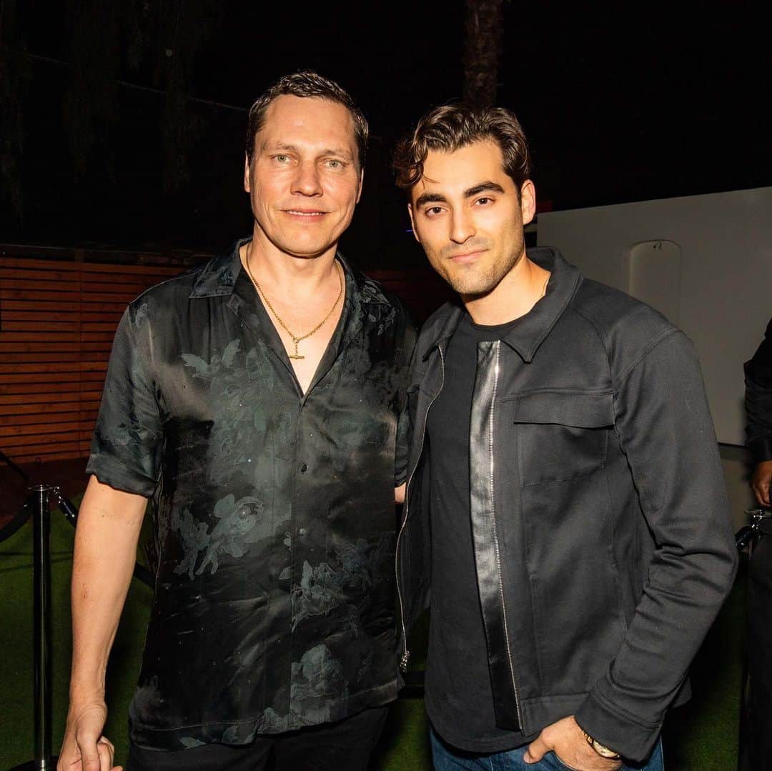 ブレイク・マイケルのインスタグラム：「congratulations @tiesto on your new album. I always looked up to you as a businessman and an artist. So many hits on this record! Cheers to many more  @atlanticrecords #Drive #Tiesto  📸 @ogwilliet」