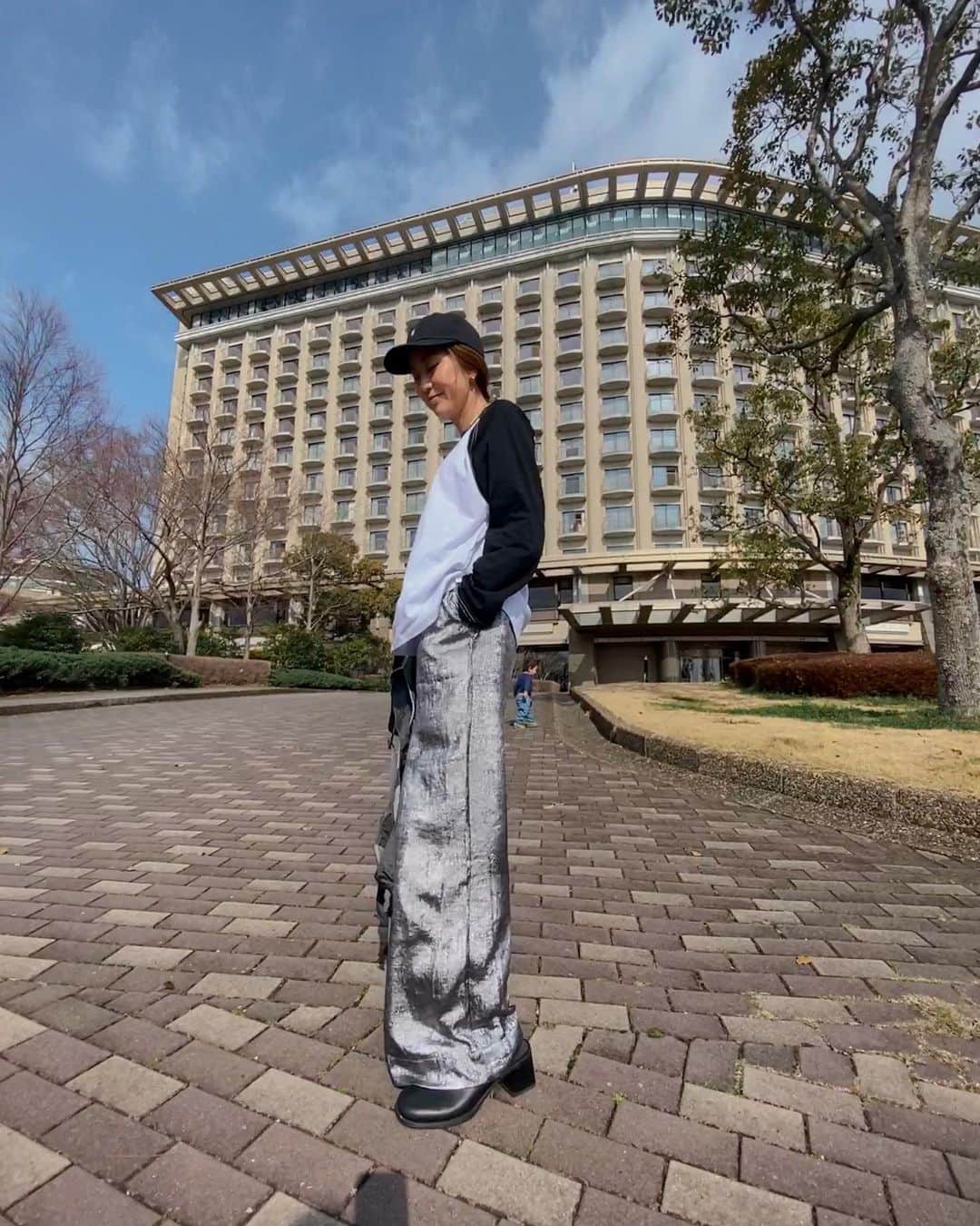 堀舞紀さんのインスタグラム写真 - (堀舞紀Instagram)「🤖🤖🤖  #ロボ感、、、  #母親服装 #テカテカ母ちゃん #お気に入りパンツ #テロテロでレロレロ #🤖」3月25日 11時32分 - mainohori