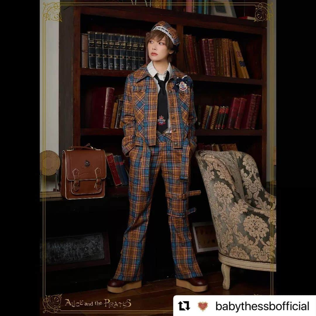 ルウトさんのインスタグラム写真 - (ルウトInstagram)「💛  #Repost @babythessbofficial with @use.repost ・・・ . ALICE and the PIRATES 新作ご予約「 Chester＆Maisy 」シリーズ  店舗ご予約希望受付期間(抽選):3月24日(金)～3月27日(月)12時   抽選結果は 3月28日(火) 各店開店以降 店舗より順次ご連絡させていただきます  通販ご予約期間(先着):3月24日(金)12時～3月27日(月)12時  P19JS207 Chester＆Maisyヨーク付きジャンパースカート マスタード/グリーン 28,800円+税  P19SK504 Chester＆Maisyキルト風コルセットスカート マスタード/グリーン 27,800円+税   P19JK317 Chester＆Maisyジャケット マスタード/グリーン 29,800円+税   P19PT604 Chester＆Maisyベルト付きロングパンツ マスタード/グリーン 24,800円+税  P19BL407 Chester＆Maisyネクタイ付きシャツ オフ白/黒 20,800円+税  P19HA925 Chester＆Maisyベレー帽 マスタード/グリーン 8,500円+税  P19HA932 Chester＆Maisyリボンヘッドドレス マスタード/グリーン 7,000円+税  P19OT012 Chester＆Maisyワッペン付きリボンブローチ 紺/グリーン 3,800円+税  #ALICEandthePIRATES#アリスアンドザパイレーツ」3月25日 11時44分 - chitoseruto