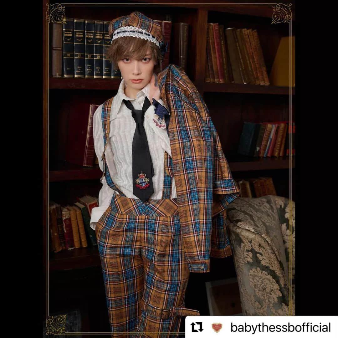 ルウトさんのインスタグラム写真 - (ルウトInstagram)「💛  #Repost @babythessbofficial with @use.repost ・・・ . ALICE and the PIRATES 新作ご予約「 Chester＆Maisy 」シリーズ  店舗ご予約希望受付期間(抽選):3月24日(金)～3月27日(月)12時   抽選結果は 3月28日(火) 各店開店以降 店舗より順次ご連絡させていただきます  通販ご予約期間(先着):3月24日(金)12時～3月27日(月)12時  P19JS207 Chester＆Maisyヨーク付きジャンパースカート マスタード/グリーン 28,800円+税  P19SK504 Chester＆Maisyキルト風コルセットスカート マスタード/グリーン 27,800円+税   P19JK317 Chester＆Maisyジャケット マスタード/グリーン 29,800円+税   P19PT604 Chester＆Maisyベルト付きロングパンツ マスタード/グリーン 24,800円+税  P19BL407 Chester＆Maisyネクタイ付きシャツ オフ白/黒 20,800円+税  P19HA925 Chester＆Maisyベレー帽 マスタード/グリーン 8,500円+税  P19HA932 Chester＆Maisyリボンヘッドドレス マスタード/グリーン 7,000円+税  P19OT012 Chester＆Maisyワッペン付きリボンブローチ 紺/グリーン 3,800円+税  #ALICEandthePIRATES#アリスアンドザパイレーツ」3月25日 11時44分 - chitoseruto