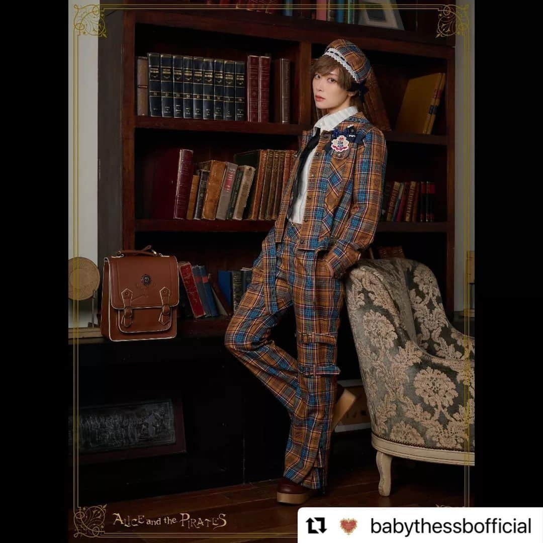 ルウトさんのインスタグラム写真 - (ルウトInstagram)「💛  #Repost @babythessbofficial with @use.repost ・・・ . ALICE and the PIRATES 新作ご予約「 Chester＆Maisy 」シリーズ  店舗ご予約希望受付期間(抽選):3月24日(金)～3月27日(月)12時   抽選結果は 3月28日(火) 各店開店以降 店舗より順次ご連絡させていただきます  通販ご予約期間(先着):3月24日(金)12時～3月27日(月)12時  P19JS207 Chester＆Maisyヨーク付きジャンパースカート マスタード/グリーン 28,800円+税  P19SK504 Chester＆Maisyキルト風コルセットスカート マスタード/グリーン 27,800円+税   P19JK317 Chester＆Maisyジャケット マスタード/グリーン 29,800円+税   P19PT604 Chester＆Maisyベルト付きロングパンツ マスタード/グリーン 24,800円+税  P19BL407 Chester＆Maisyネクタイ付きシャツ オフ白/黒 20,800円+税  P19HA925 Chester＆Maisyベレー帽 マスタード/グリーン 8,500円+税  P19HA932 Chester＆Maisyリボンヘッドドレス マスタード/グリーン 7,000円+税  P19OT012 Chester＆Maisyワッペン付きリボンブローチ 紺/グリーン 3,800円+税  #ALICEandthePIRATES#アリスアンドザパイレーツ」3月25日 11時44分 - chitoseruto