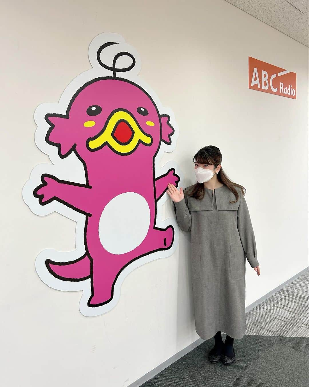 倉窪莉沙さんのインスタグラム写真 - (倉窪莉沙Instagram)「* 今日はABCラジオ「征平・吉弥の土曜も全開!!」、大阪府和泉市にある葬儀会館ティア泉北光明池からリポートをお届けしました🎤  雨で桜散ってしまわないかなぁ🥺 今年はお花見できるかなぁ🌸 みなさま、どうぞご自愛ください😌 . . . #ABCラジオ #征平吉弥の土曜も全開  #全開リポート  #アナウンサー #フリーアナウンサー #リポーター #ママ時々アナウンサー #ママウンサー #ラジオ #radio」3月25日 11時54分 - risa_kurakubo