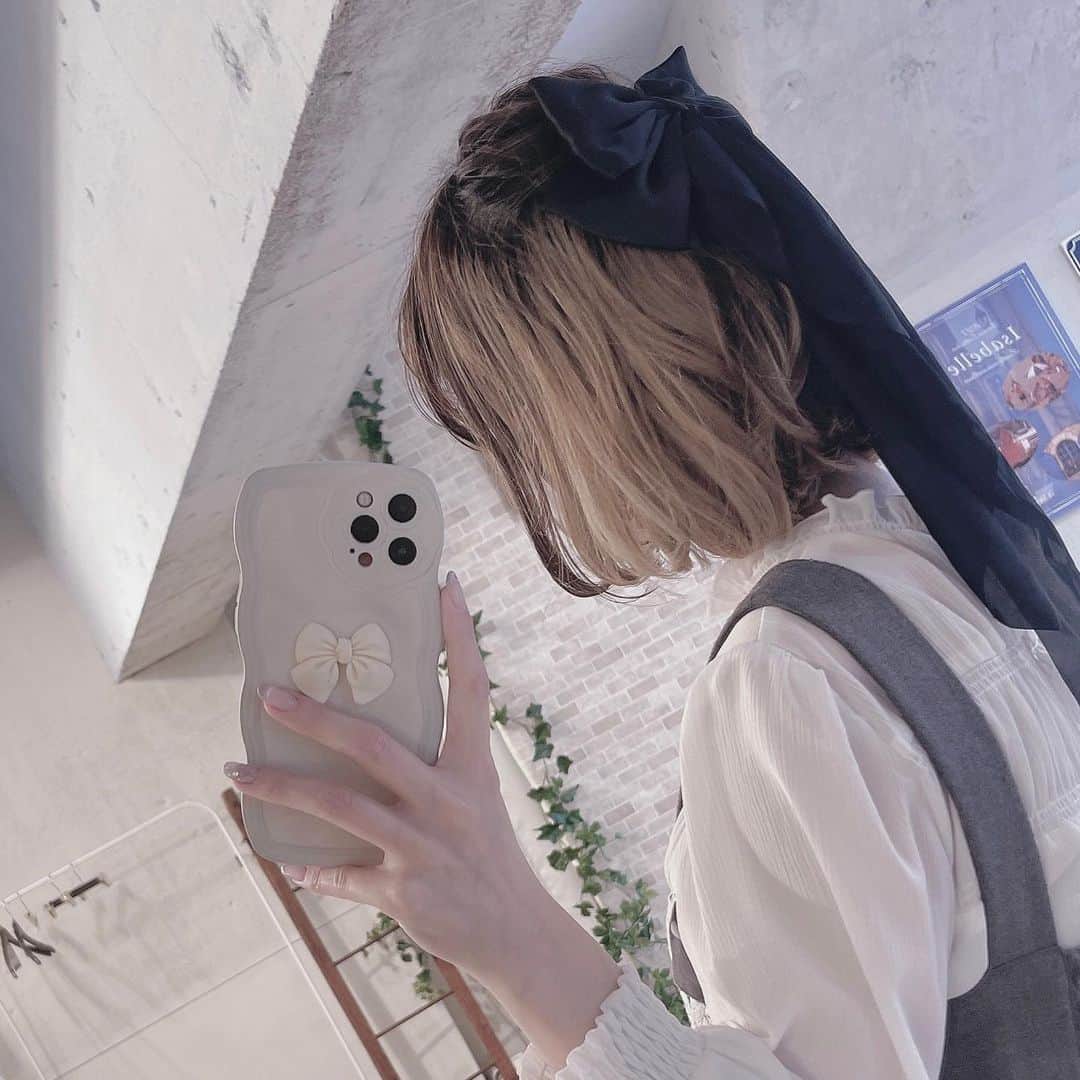 皆方由衣さんのインスタグラム写真 - (皆方由衣Instagram)「展示会コーデ‎🤍 とヘアスタイル𓂃🎀𓈒𓏸  #outfit #クラシカルコーデ #リボン #ヘアアレンジ #ボブアレンジ #ボブ」3月25日 12時15分 - yuiminakata