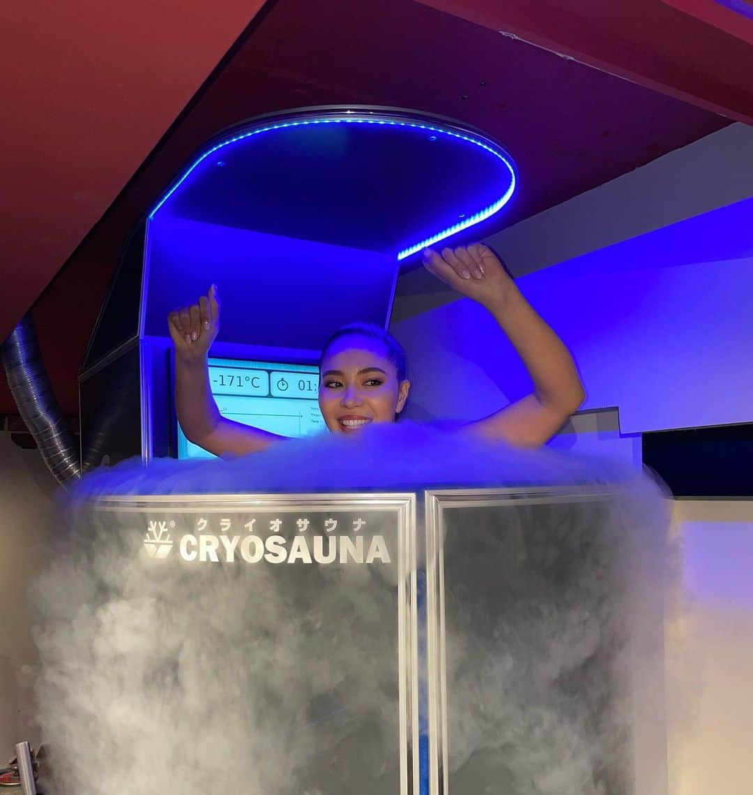 エリカ・セイラさんのインスタグラム写真 - (エリカ・セイラInstagram)「@cryosauna.jp −190°の中に3分間入ってきたよ❄️  クライオサウナは、疲労回復の為に、アスリートの人が入ってるイメージだったけど、血行の改善や肌の再活性化、アンチエイジング、デトックス効果もあるみたい❄️  #クライオサウナ #PR #クライオセラピー #冷却サウナ #ダイエット #アンチエイジング #筋トレ #疲労回復   #cryo #cryotherapy #cryosauna  #インフルエンサー #モデル #サウナ #ワークアウト女子 #フィットネス女子 #フィットネス #workoutmotivation #fitnessmotivation #eurasian #wasian #筋トレ女子 #トレーニング女子 #トレーニー #cryosauna #サウナー #despi  #サ活 #サウナ #サウナ女子 #六本木 #六本木 #roppongi」3月25日 12時26分 - erica_sarah_