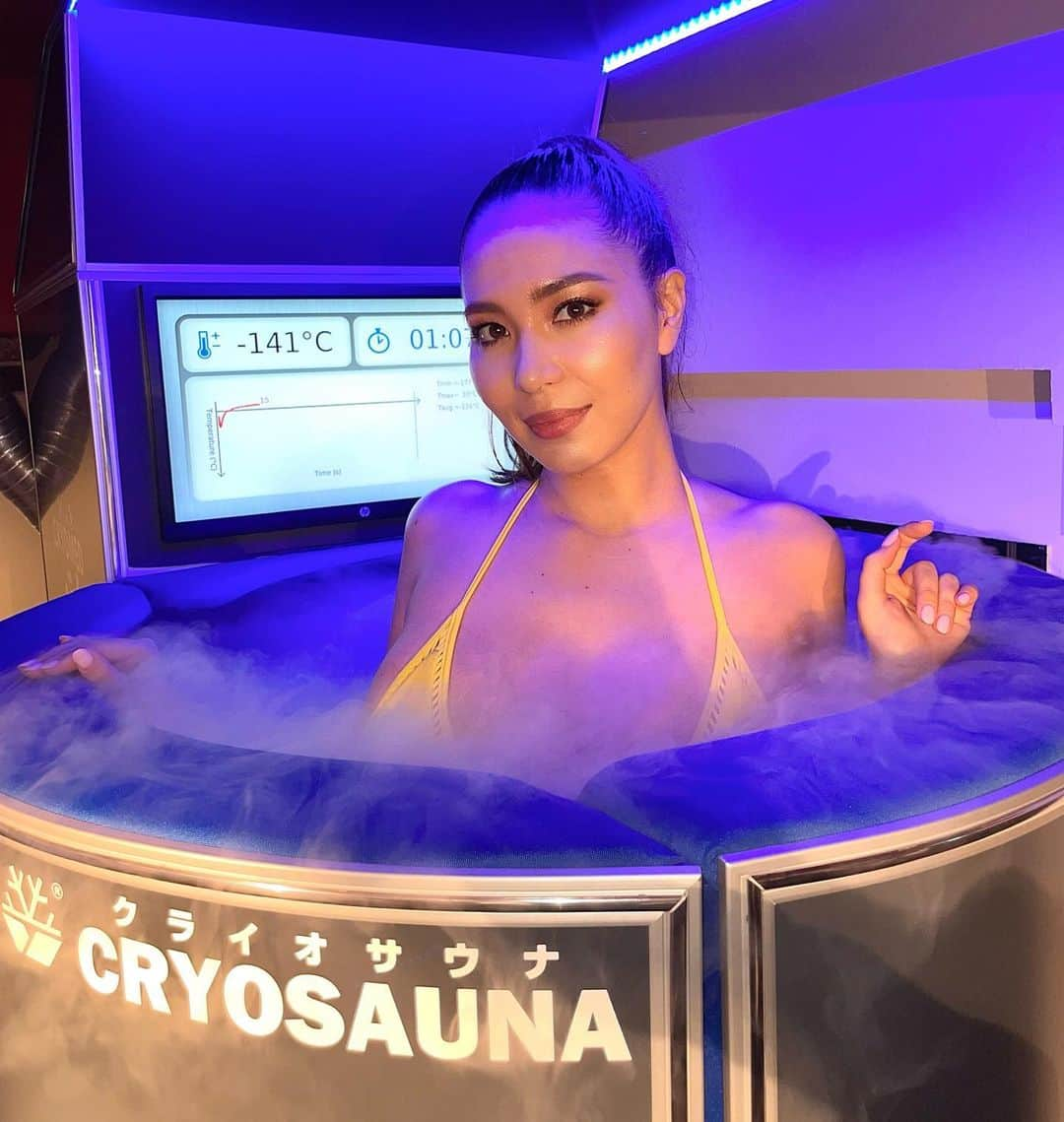 エリカ・セイラさんのインスタグラム写真 - (エリカ・セイラInstagram)「@cryosauna.jp −190°の中に3分間入ってきたよ❄️  クライオサウナは、疲労回復の為に、アスリートの人が入ってるイメージだったけど、血行の改善や肌の再活性化、アンチエイジング、デトックス効果もあるみたい❄️  #クライオサウナ #PR #クライオセラピー #冷却サウナ #ダイエット #アンチエイジング #筋トレ #疲労回復   #cryo #cryotherapy #cryosauna  #インフルエンサー #モデル #サウナ #ワークアウト女子 #フィットネス女子 #フィットネス #workoutmotivation #fitnessmotivation #eurasian #wasian #筋トレ女子 #トレーニング女子 #トレーニー #cryosauna #サウナー #despi  #サ活 #サウナ #サウナ女子 #六本木 #六本木 #roppongi」3月25日 12時26分 - erica_sarah_