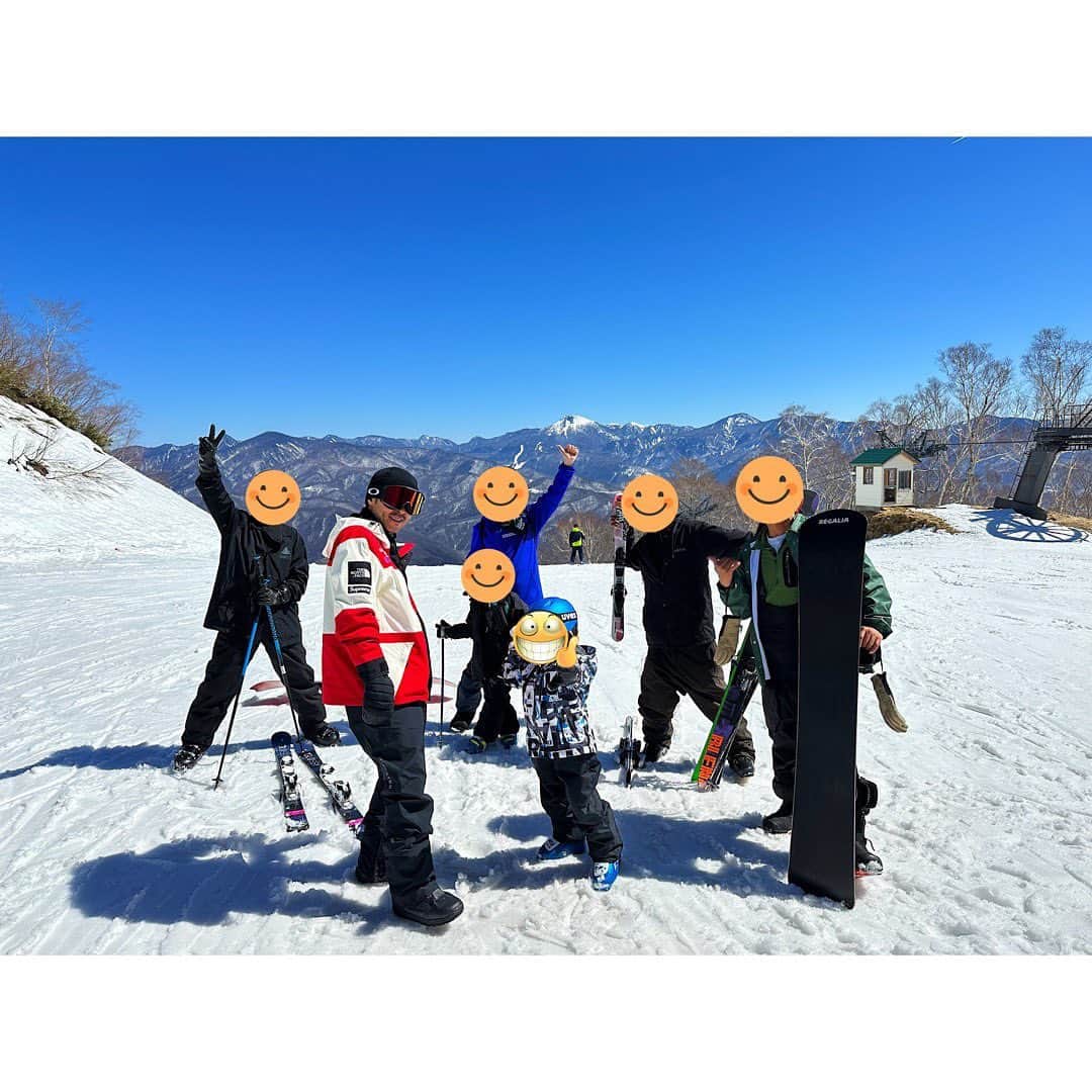 松本利夫さんのインスタグラム写真 - (松本利夫Instagram)「息子のスキー教室の付き添いから スノボにハマり 一緒に滑れる事が本当に楽しい パパ友や、先生達と一緒に(^^) 日帰りでも充分 天気も良くて最高でした🏂」3月25日 13時02分 - exile_matsu
