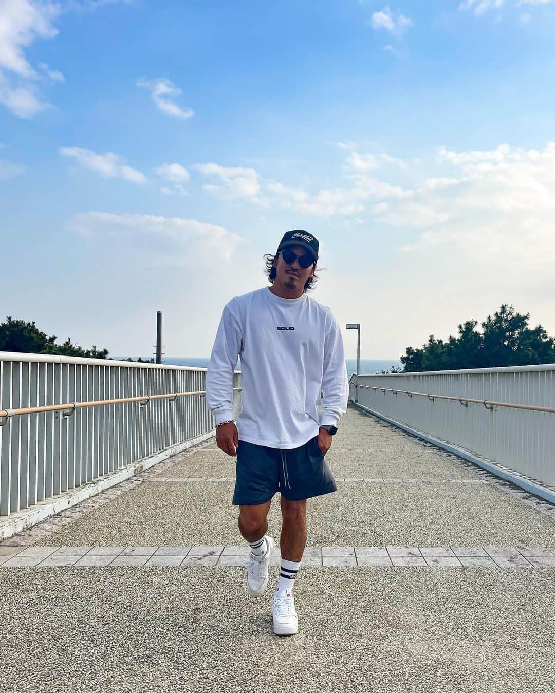 金尾玲生のインスタグラム：「.  昨日はめっちゃ暖かかったのに雨でいきなりめちゃ寒いね🥶🥶🥶  めちゃ好きな気温だったのになー  でももうすぐそこまで春はきてるね✌︎」
