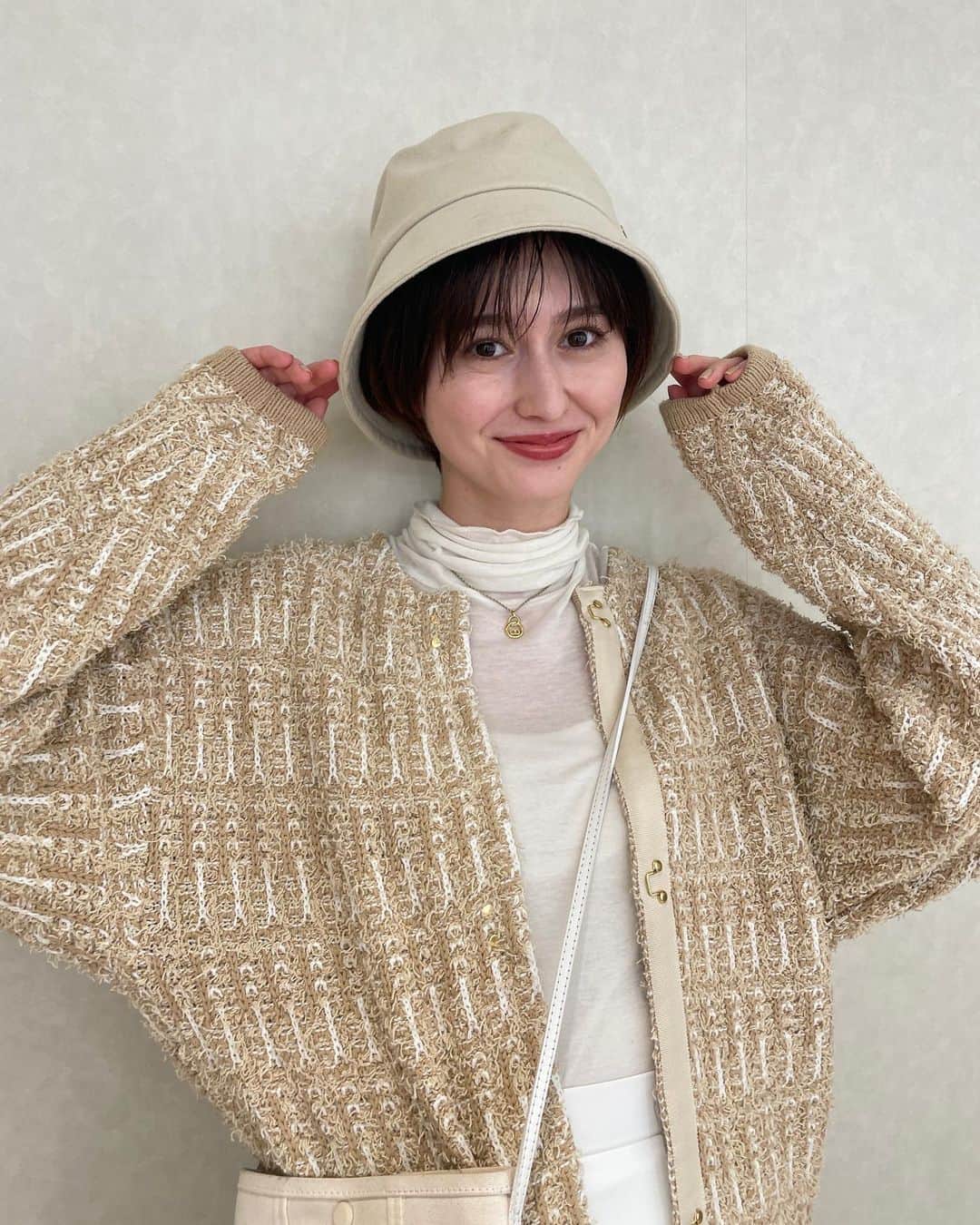 のインスタグラム：「久しぶりの #ななみのしふく ♡ やっぱり黄色着ちゃうよね🐝  今日も23時55分〜Going!観てくださいね🐒 #私服#ootd #コーデ #春コーデ」