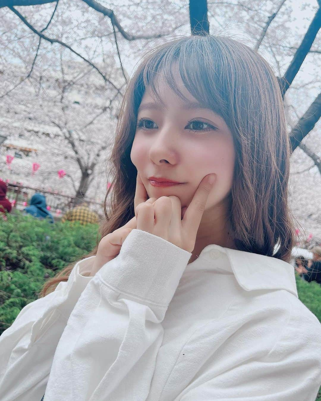 岡田彩花さんのインスタグラム写真 - (岡田彩花Instagram)「⭐︎ ⭐︎ ⭐︎  お花見🌸  #お花見 #中目黒」3月25日 13時26分 - ayaka_o.1106