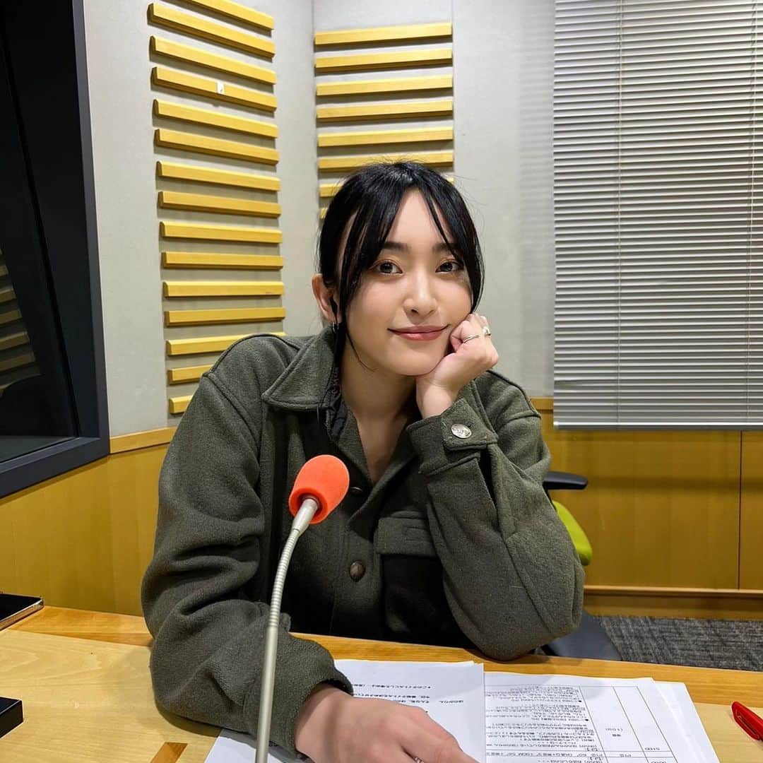 ほのかりんのインスタグラム：「ニッポン放送にて、メインパーソナリティを務める｢ほのかりん WHO I AM」の放送が決定◎  3/28 (火) 18:30 〜 19:30 １時間喋り倒しました✌️  新曲「羨望」も初オンエア、弾き語りもしましたので是非聴いてね〜  #ほのかりん #ほのかりん_WHOIAM」