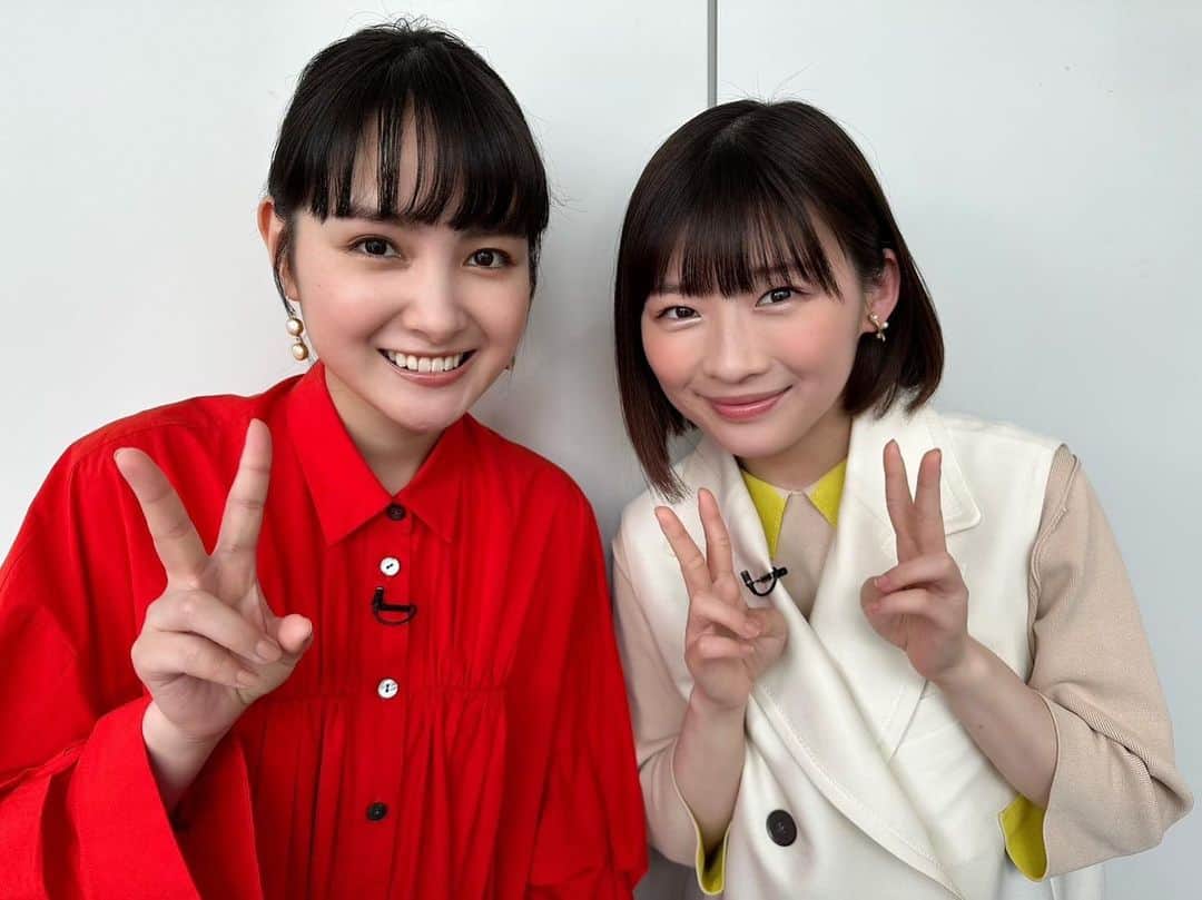 葵わかなのインスタグラム：「． 昨日は電波ジャックありがとうございました☺️  #伊藤沙莉　さんと出演しました。同じ作品に出ていながら共演はなかったから不思議な立ち位置の2人です。笑  第1夜はみんなの幸せと健康を考えた女性医師のお話。そこから時代が流れ、第2夜ではダイニングキッチンを考案する女性建築家のお話へと繋がります。  どの時代もみんな繋がっていて、何百年も前にひたむきに頑張っていた彼女たちと同じ、時代という道に自分も立っているということは、改めて考えるととても心強いことだなぁと思いまし、誇らしく背筋が伸びる思いです。  日本の食卓にどんな風に革命が起きていくのか、ぜひ楽しんで観ていただけたらと思います☺️  今夜21時から、ついに第一夜の放送です！ 続く第二夜は明日の日曜日。 よろしくお願いします！  #キッチン革命」