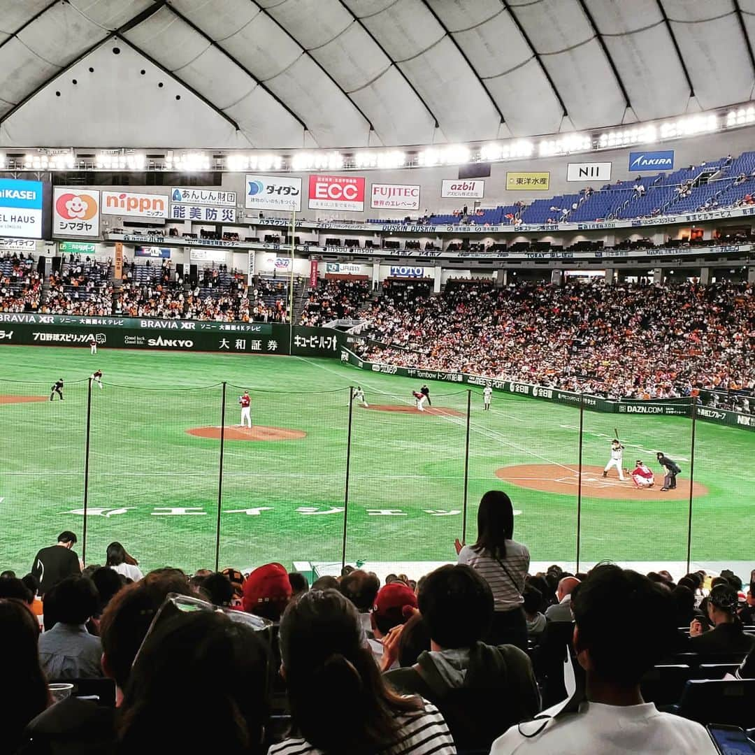 内藤大助さんのインスタグラム写真 - (内藤大助Instagram)「昨日は家族で東京ドームへプロ野球の試合観戦に行ってきました⚾ 久しぶりの東京ドームと野球観戦 間近で観る生の野球は迫力があって楽しかった～  試合開始の前にWBC(ワールド・ベースボール・クラシック)に出場していた侍ジャパンのメンバーも合流し観戦する皆さんに挨拶をしていました😲  #WBC #ﾜｰﾙﾄﾞﾍﾞｰｽﾎﾞｰﾙｸﾗｼｯｸ #巨人 #楽天 #東京ドーム」3月25日 13時33分 - naito__daisuke