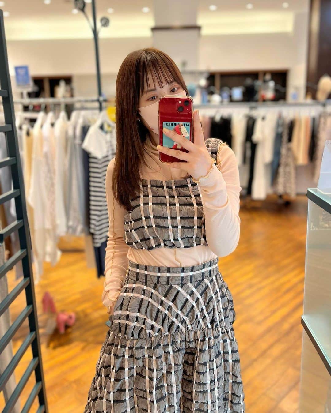 新谷美奈のインスタグラム：「. ⁡ シアーのトップスやTシャツと レイヤードも楽しめて着回しも無限大🌼 ⁡ set up ¥41,800 tax in/COEL ________________________________________ GATHER SPRING FAIR🌷🐝 3.11 sat - 4.10 mon ⁡ ▷ギャザーカード10回無金利 ▷お買い上げ金額の最大5%金券back (お買い上げ1万円以上から) ▷ゆめカード5回無金利(4/3まで) ⁡ #COEL#コエル#セレクトショップ#selectshop」