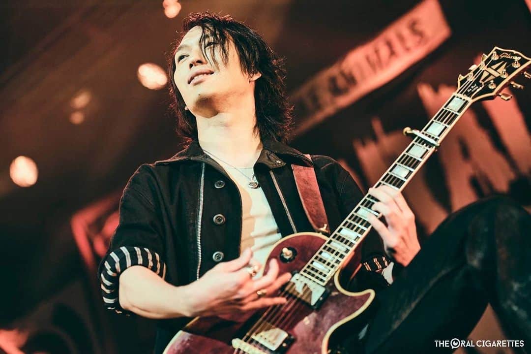 鈴木重伸のインスタグラム：「MORAL PANIC ファイナル東京公演 HEY-SMITHとのライブ 大好きな先輩たちと、誇らしいお客さんたちにかこまれて幸せでした。 photo by @ryotarokawashima_rcn」