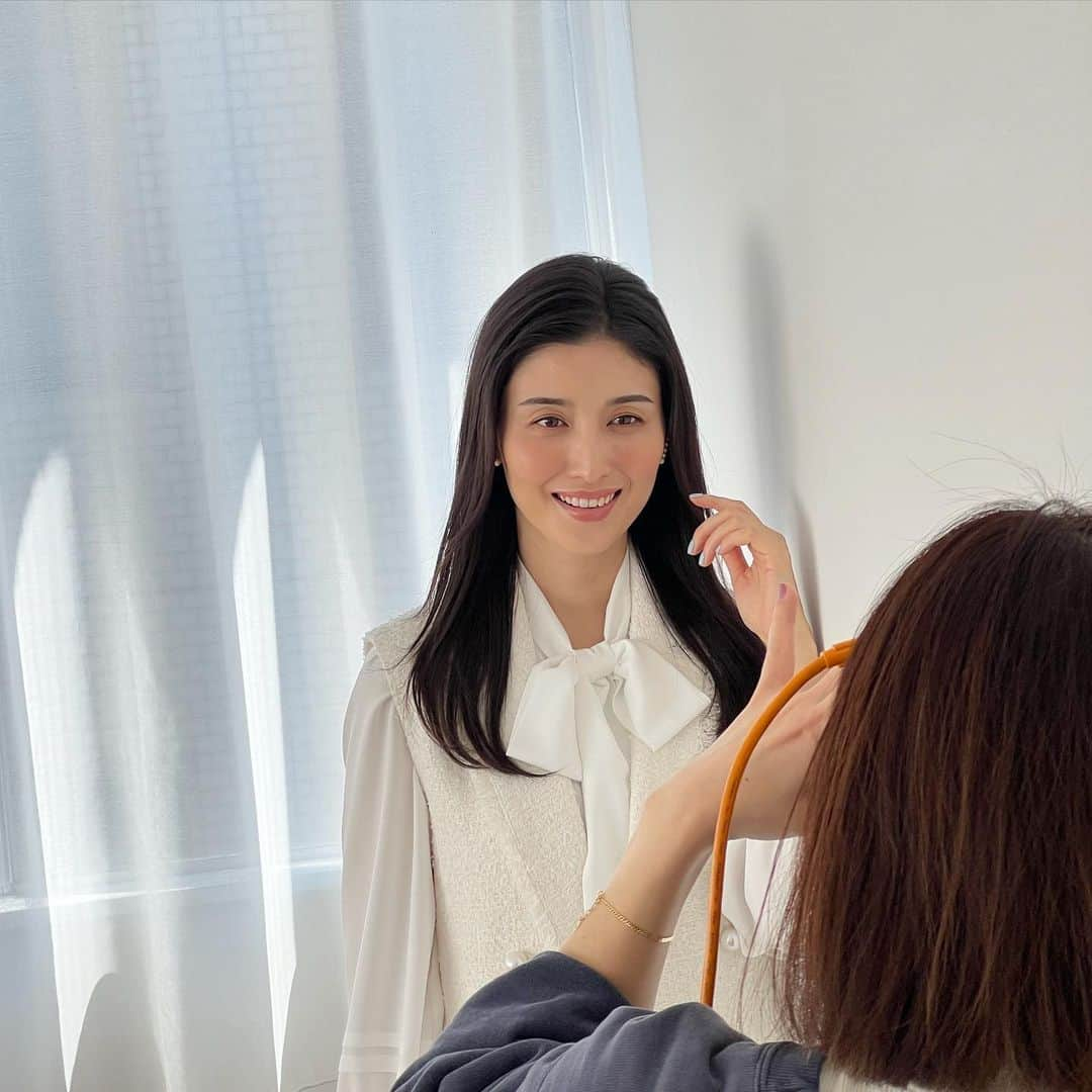 橋本マナミさんのインスタグラム写真 - (橋本マナミInstagram)「春の色々な行事に向けてヘアアレンジ🥰ボリュームが出づらいなどの悩みも解決してくれますよ(^^) @be_story_official #美スト　#5月号 #ヘアアレンジ」3月25日 13時59分 - manami84808