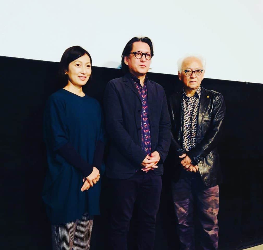 鶴田真由のインスタグラム：「ナレーションをつとめている小林紀晴監督の映画「トオイと正人」が本日よりシアターフォーラムで上映致します。 先程、初日舞台挨拶が行われました。 雨の中、ご来場下さった皆様、ありがとうございました❣️ 旅好きの紀晴さんならではの独特の旅の浮遊感が味わえます。アジアの喧騒の中、自分の意識の世界に入っていくあの感じ。私も大好きです。是非、ご覧ください。  https://www.tooimasato-film.com/」