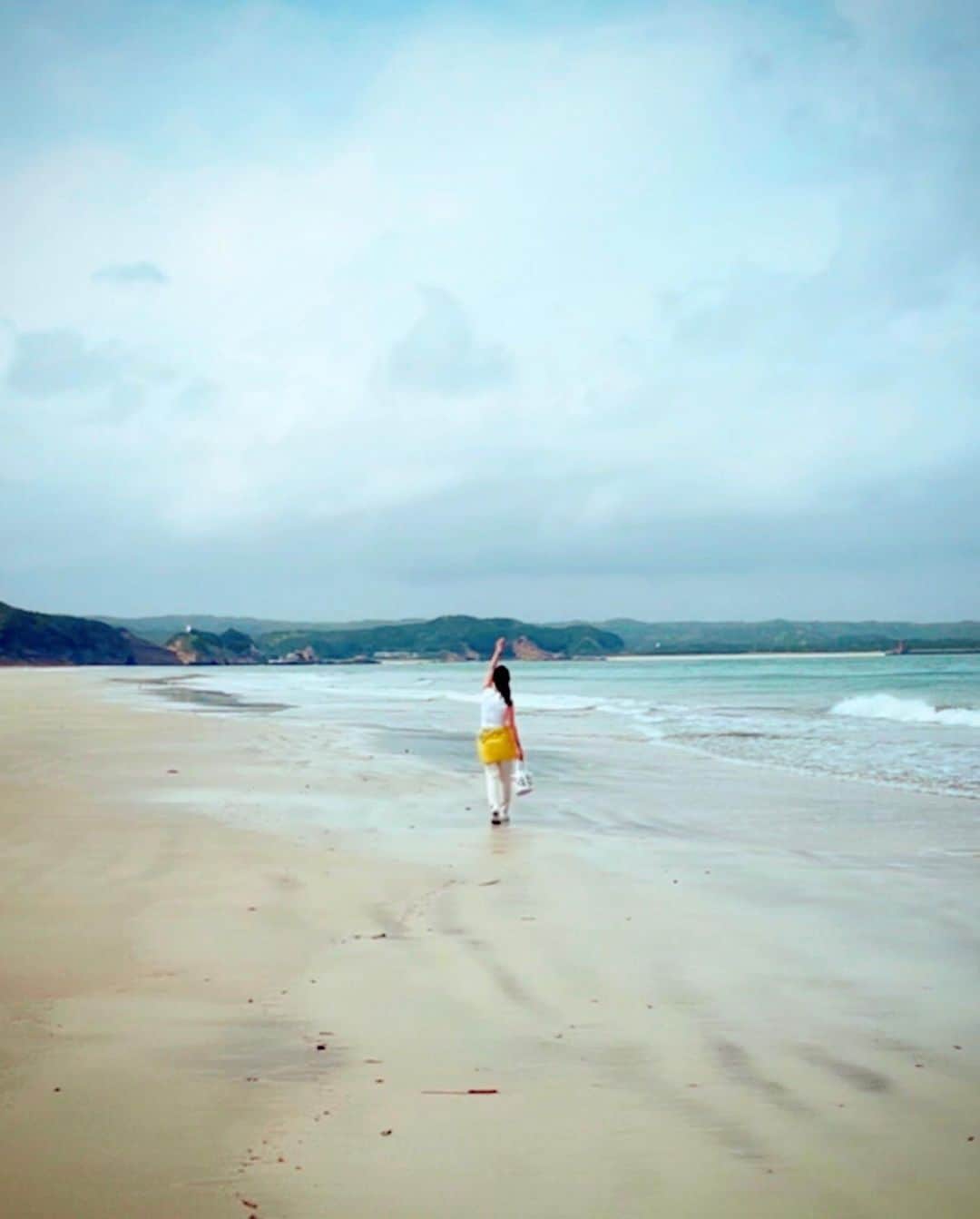浅見帆帆子さんのインスタグラム写真 - (浅見帆帆子Instagram)「ちょっと南の島に行ってきました。  海に向かって大声出して スッキリ💓  海の癒し力は抜群でした✨🌴🌊  #浅見帆帆子 #南の島 #癒し力」3月25日 14時14分 - hohokoasami