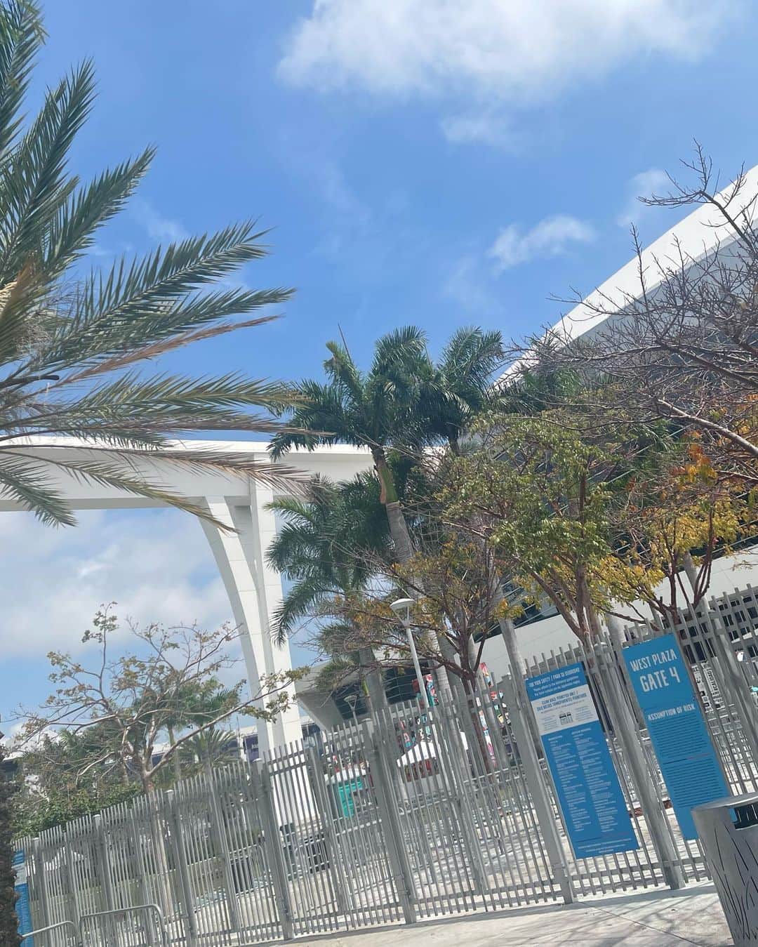 宮城弥生さんのインスタグラム写真 - (宮城弥生Instagram)「Miamiの色んな空！ まだ空の写真あるので、また投稿すると思います😊  (他の写真も投稿していきます)」3月25日 14時20分 - yayoi5482