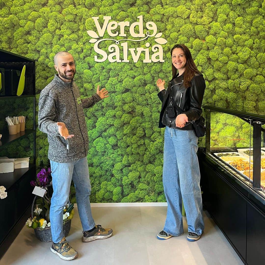 タチアナ・コシェレワのインスタグラム：「Congratulazioni ai nostri amici per la loro nuova bellissima casa! @verdesalvia_benessere  Grazie per il vostro servizio e la cura che date a tutti i clienti!❤️」