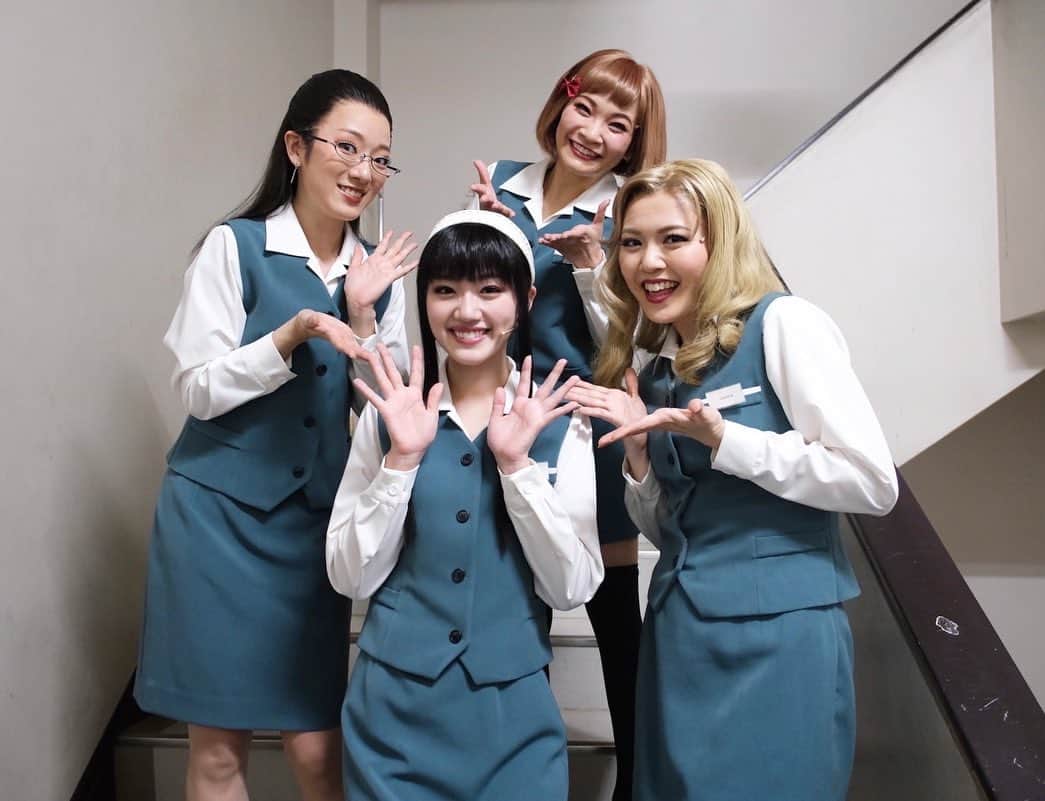 島田彩のインスタグラム：「🥜 本日もご観劇ありがとうございました！ 今日はヨル役みーぱんこと佐々木美玲ちゃんの東京千穐楽でした。 ミリーの「異次元すぎて」って台詞があるんですが、本当に異次元なほど心と眼差しが真っ直ぐな女優さん。また兵庫で一緒にお芝居できるの楽しみ。 給湯室で待ってるね☕️  #ミュージカルspy #スパイファミリー #spyfamily  #帝国劇場 #佐々木美玲ちゃん、東京千穐楽おめでとう」