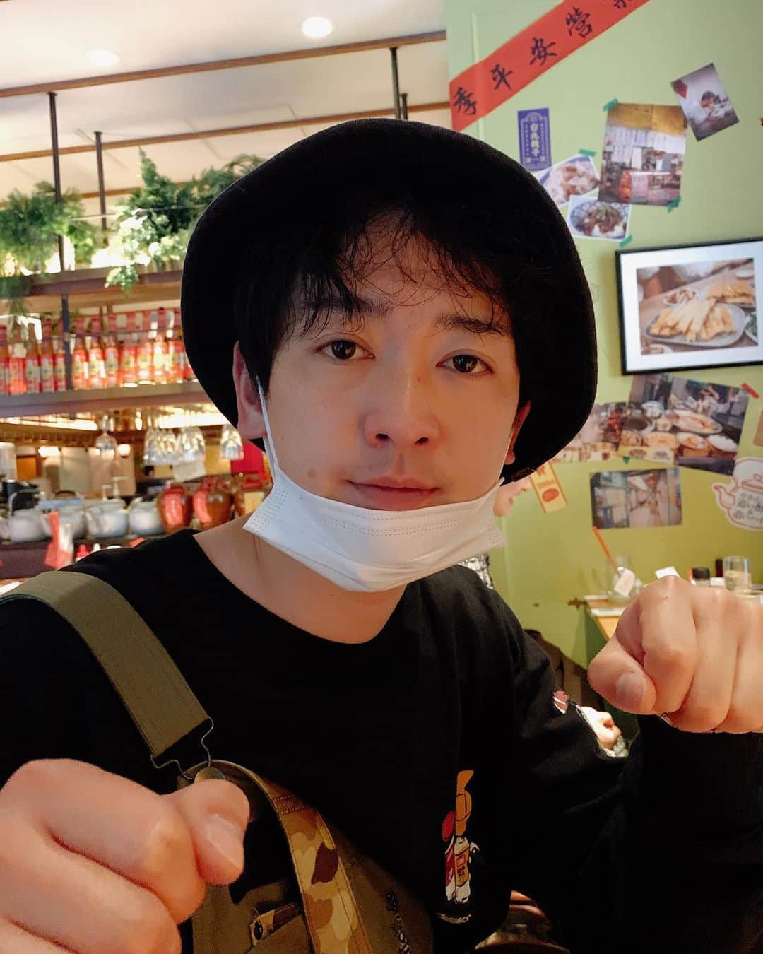 のインスタグラム：「おはようございます！ 今日は幕張で、『闇金　マエハラさん』本番でした！！ 実はボク主催と思われていますが、本当はアイロンヘッド辻井が打ったイベントです！！ そして、そこから何故か僕がお芝居の脚本書くとゆー謎すぎるライブで、内容も謎すぎたとは思いますが、めちゃくちゃお客さん笑ってくれて良かったです！！  見逃し配信があるので、是非ともご覧下さいー！！  見逃し配信は、FANYのサイトとか、最近ではスーパーとかでも買えるんかな？詳しく無いけど、見なきゃ損だぜ！！ 見ても損だぜ！！」