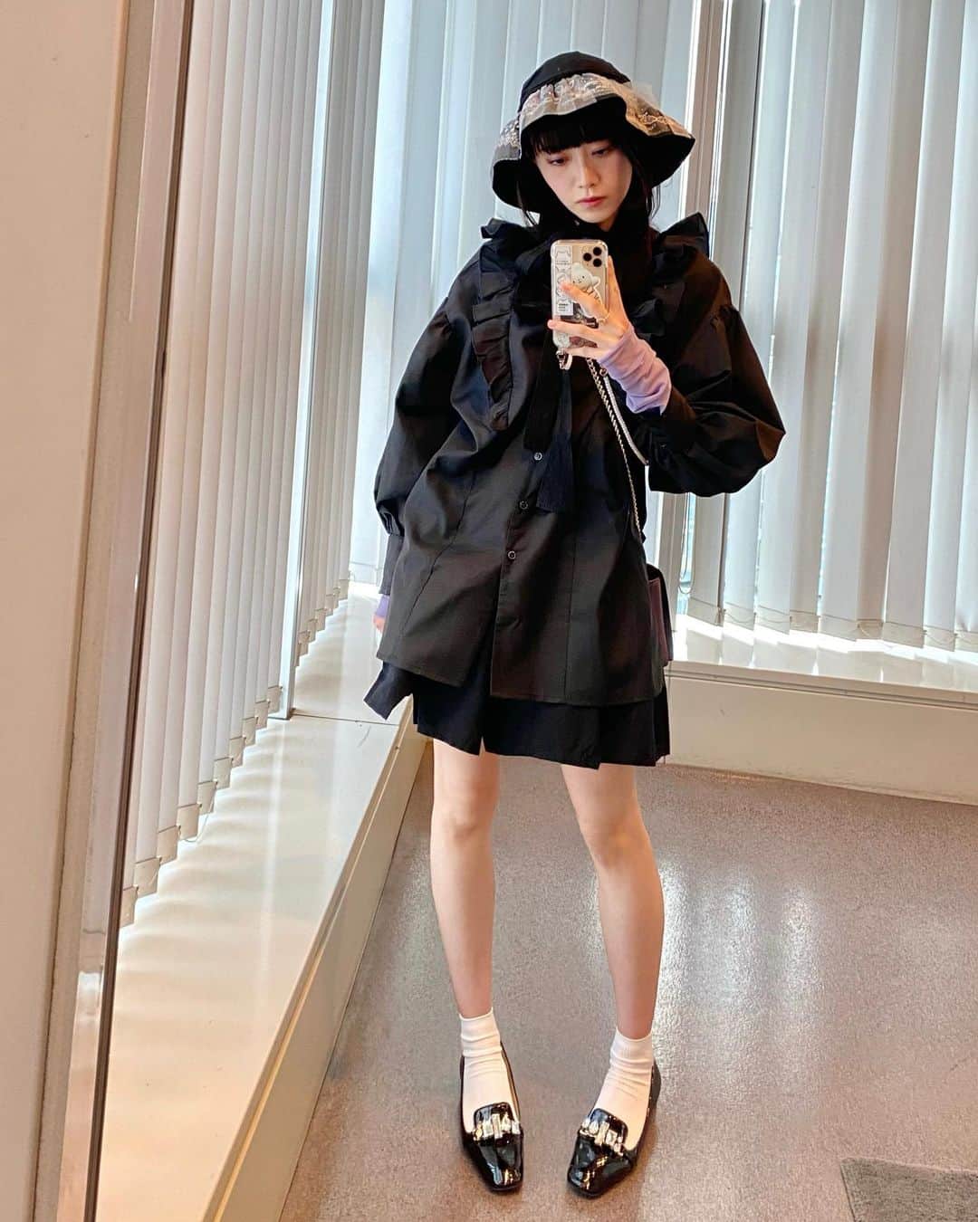 のインスタグラム：「. お洋服🐼🖤  #keisukekanda  #chelsea  #anrealage  #miumiu」