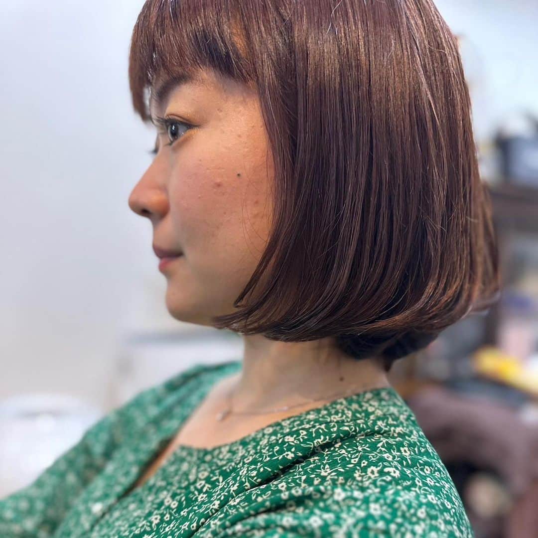 有田優理香さんのインスタグラム写真 - (有田優理香Instagram)「💇‍♀️  長期休みをいただいたタイミングで髪を切りました〜😆 3年ぶりのショートです✌️ 有田の人生の中で1番多いボブ。 原点回帰した感じでなんか落ち着きます☺️  今回銀座の加山有福さん(@yufukuu )に カットしていただきました！ 似合わせカットの腕前に加え、 SNS上で「ご利益カット」で話題の美容師さん⛩ ずっと気になっていて今回やっっっとお願いできました✨  噂通りの腕前はもちろんこと、 お話ししているとすっごくポジティブになれる方で とても楽しい時間でした！ 痛み切った髪の毛と一緒に邪気も落ちた感じ…🥹 スッキリした気持ちで春を迎えられそうです🌸  お願いして本当によかった〜！ ありがとうございました🙏  #広島テレビ #アナウンサー #アナウンサーヘア #ボブ #ボブアレンジ #加山有福 さん　#ご利益カット」3月26日 0時09分 - yurikaa0624