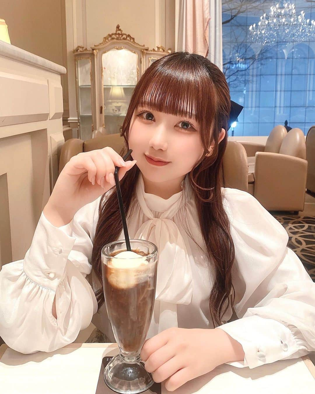 楠木しゅりのインスタグラム：「このカフェ雰囲気かわいかった 🐇♡  スイーツ系売り切れでドリンクしか なかったからまたいきたい‪なあ っ ̫ -˘  この日の写真のせすぎてる🥹」