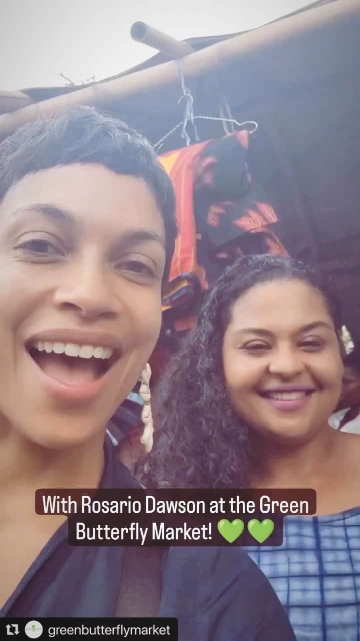 ロザリオ・ドーソンのインスタグラム：「What can I say! I am a huge fan! @greenbutterflymarket 🇬🇭」