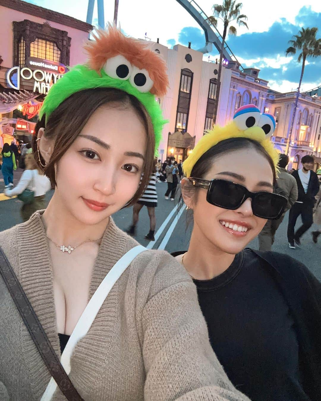 高橋美憂さんのインスタグラム写真 - (高橋美憂Instagram)「USJ🌎🤍 日帰りで4時間しかいなくて、 乗り物乗らずでも何だかんだ楽しかった🫰🏻  チケットの日付間違えちゃってて、 ニンテンドーワールドとハリポタは 来月にお預けになりました🥺(笑)  #universalstudiosjapan #usj  #ユニバーサルスタジオジャパン  #セサミストリート #カチューシャ  #ユニバ #大阪 #日帰り #新幹線」3月26日 0時39分 - miichan_0630