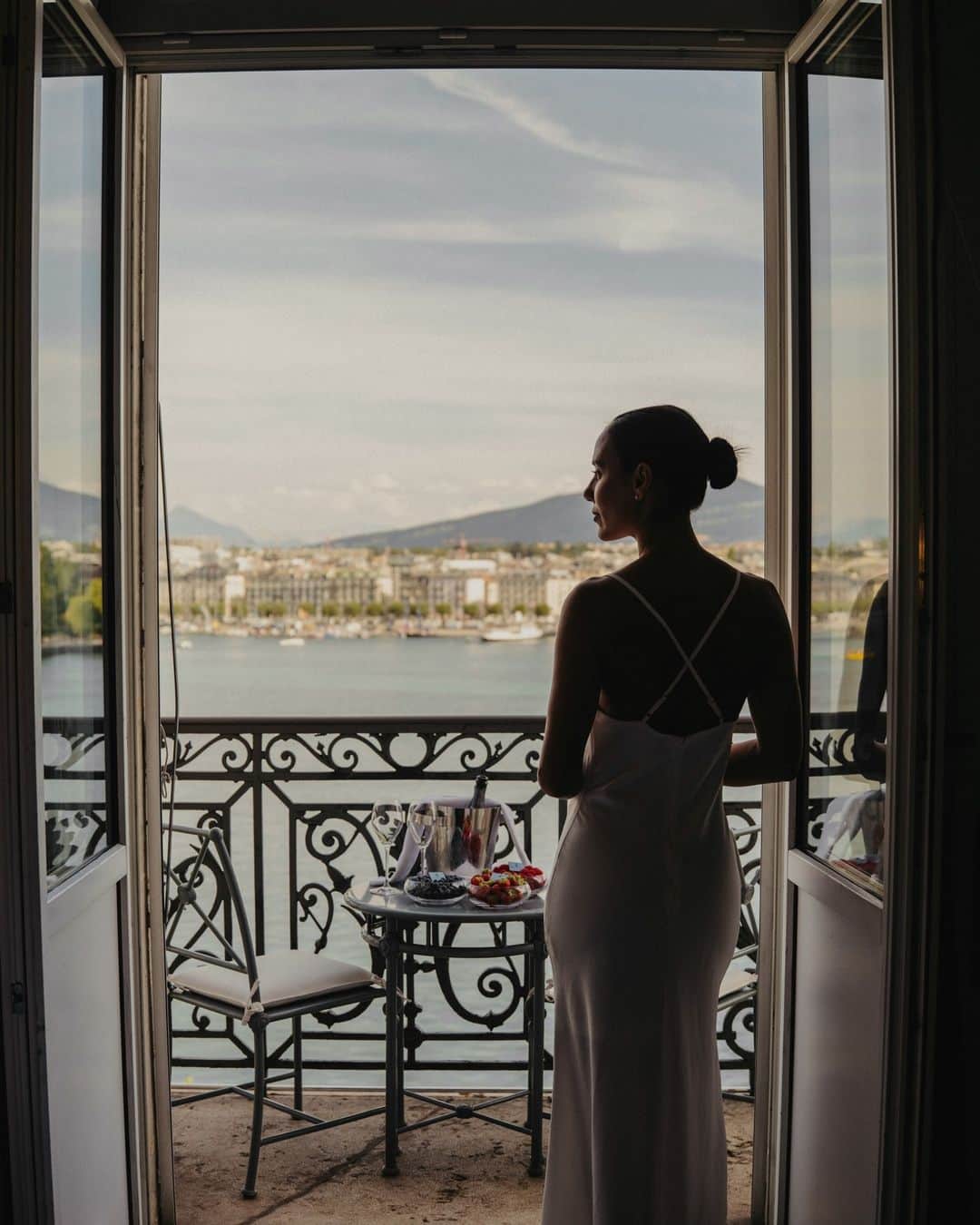 リッツ・カールトンのインスタグラム：「Open the doors to spring, as balcony views show the world coming back into bloom at The Ritz-Carlton Hotel de la Paix, #Geneva.」