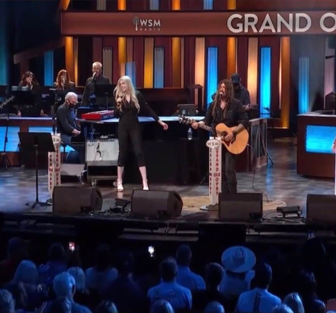 ビリー・レイ・サイラスのインスタグラム：「Join us tonight for a special @Opry performance at 9/8c pm on @circleallaccess」