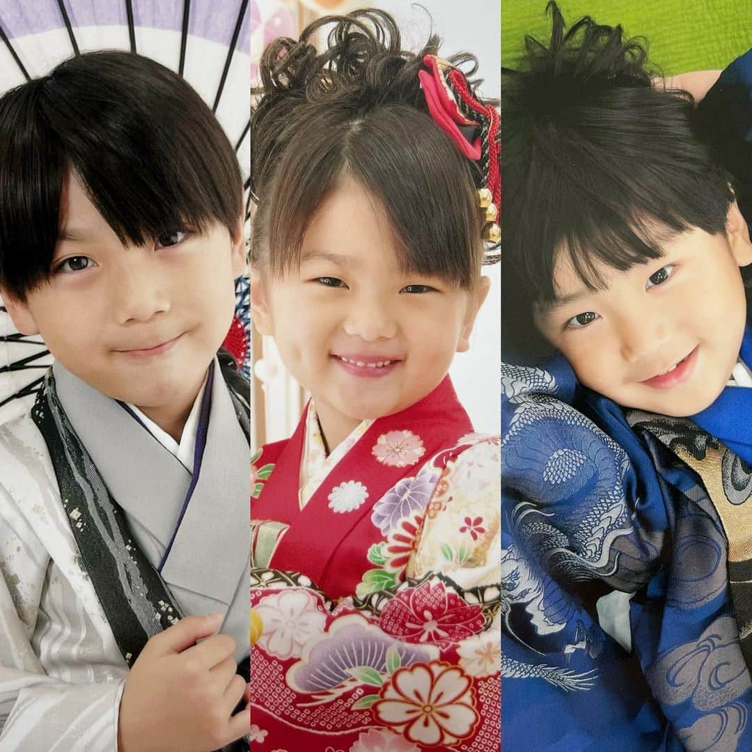 のインスタグラム：「. . みんな7👦🏻5👧🏻3👦🏻🫶🏻🤍 ((3人誕生日迎える前ギリギリに撮影←))  アルバムも届いてどれもかわちぃ、、、 ほんと大きくなったね、、、🥲🤍 👨の目もキラッキラにしながら可愛いの連呼(親ばか)  これからも元気に大きくなってね⸝⸝꙳  #七五三#3兄弟#男の子ママ#女の子ママ #年子ママ#七五三撮影#着物コーデ#記念写真」