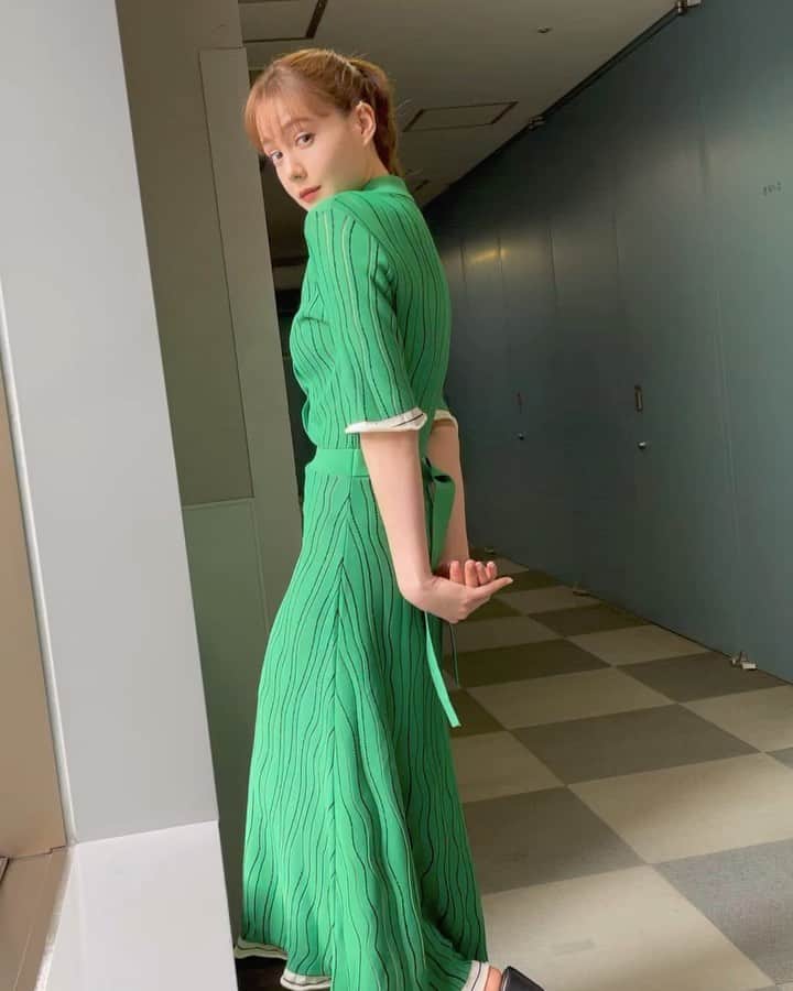 トリンドル玲奈のインスタグラム：「最近着させていただいたお衣装たち☺️  タグ付けしました😚🙌」
