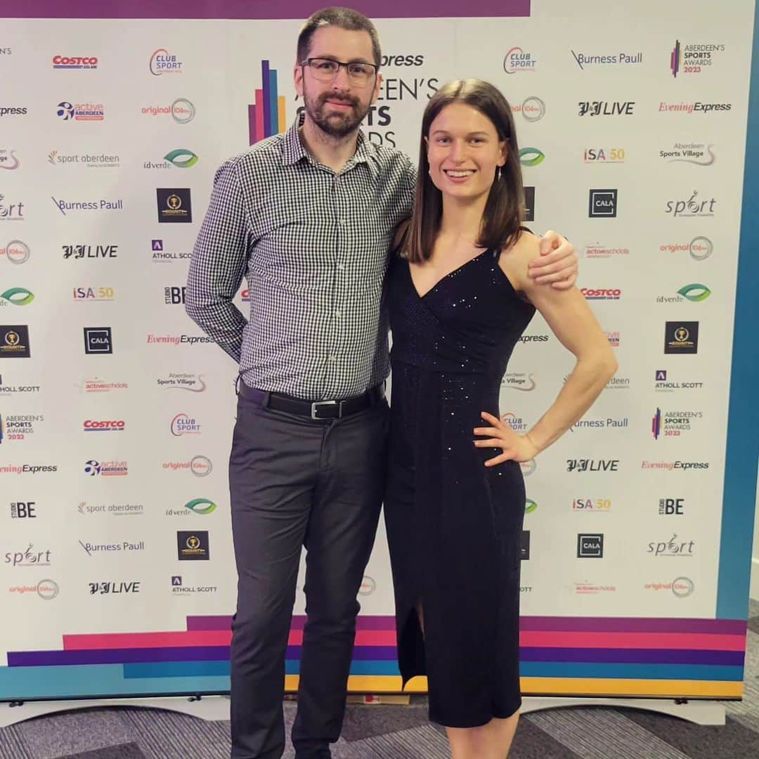 ゾーイ・クラークのインスタグラム：「Was nice to get out of sports clothes for a change and attend the #aberdeensportsaward to support @_coachoz who was nominated for performance coach of the year. #sport #sportawards #athlete #coach」