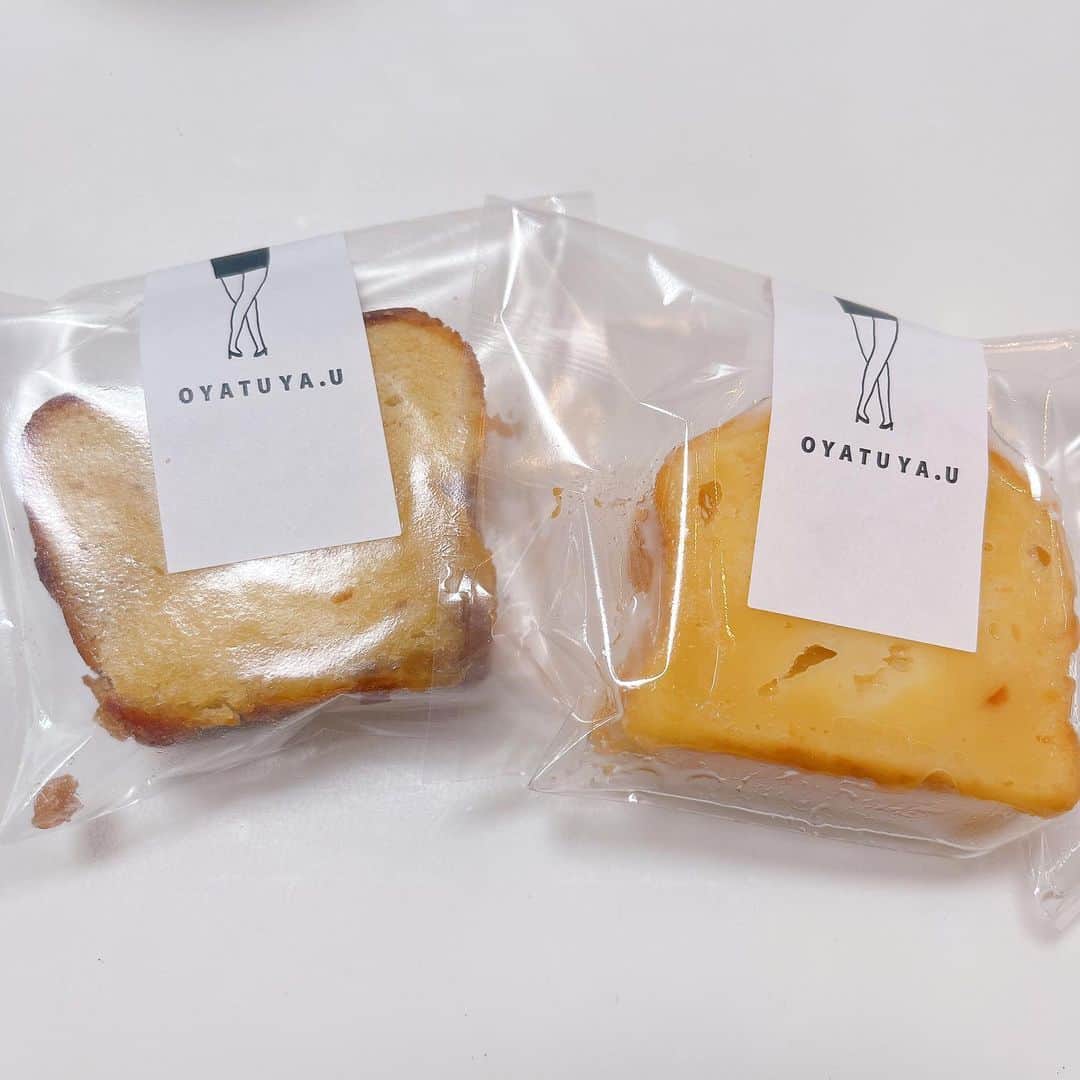 山崎萌絵さんのインスタグラム写真 - (山崎萌絵Instagram)「𓂃𓃱  OYATUYA.Uのお菓子🧁  金土しかあいてないのでなかなか行けないのですが、今日は行けました✨  マロンとレモンのパウンドケーキ  一番好きなのはマロンのチーズケーキです😊(写真撮る前に食べちゃった)  #福岡市中央区桜坂 #福岡スイーツ　 #oyatuyau」3月25日 16時42分 - moeyamasaki.kbc