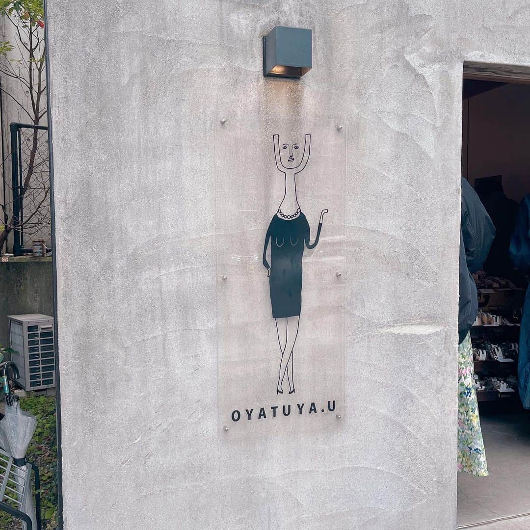 山崎萌絵さんのインスタグラム写真 - (山崎萌絵Instagram)「𓂃𓃱  OYATUYA.Uのお菓子🧁  金土しかあいてないのでなかなか行けないのですが、今日は行けました✨  マロンとレモンのパウンドケーキ  一番好きなのはマロンのチーズケーキです😊(写真撮る前に食べちゃった)  #福岡市中央区桜坂 #福岡スイーツ　 #oyatuyau」3月25日 16時42分 - moeyamasaki.kbc