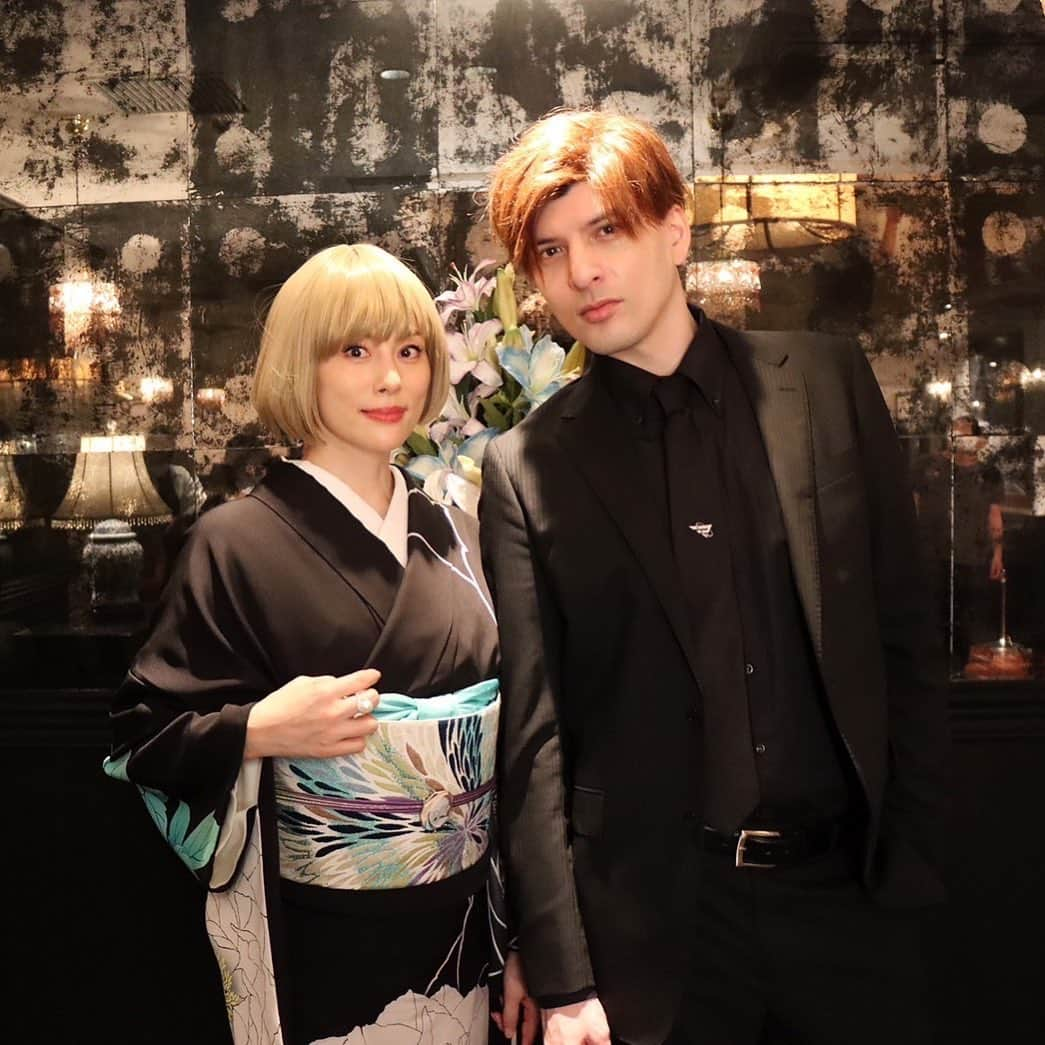 米倉涼子のインスタグラム：「パキッとスーツのしろたんと ビシッと着物👘のアタシ。  W @yu_shirota ！  #エンジェルフライト  #Angelfrigt #城田優 くん #国際霊柩送還士  @primevideo」