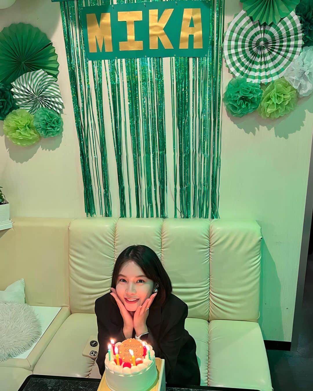 Lilmeさんのインスタグラム写真 - (LilmeInstagram)「MY HBD〜🎂🖤🖤 3 / 25  髪を切ってイメージも変わったので韓国でプロフィール写真を撮ってもらいました！감사합니다〜! @hyunco.zip」3月25日 16時51分 - lilme_official