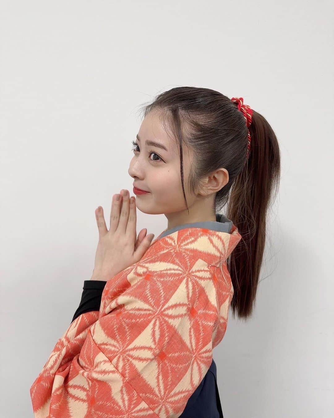 のインスタグラム：「明日仮面ライダーギーツ28話 ぜひご覧ください🦊🧡‬ 殺陣もみてね！  久しぶりにロングポニーなのテンアゲになった🧡‬」