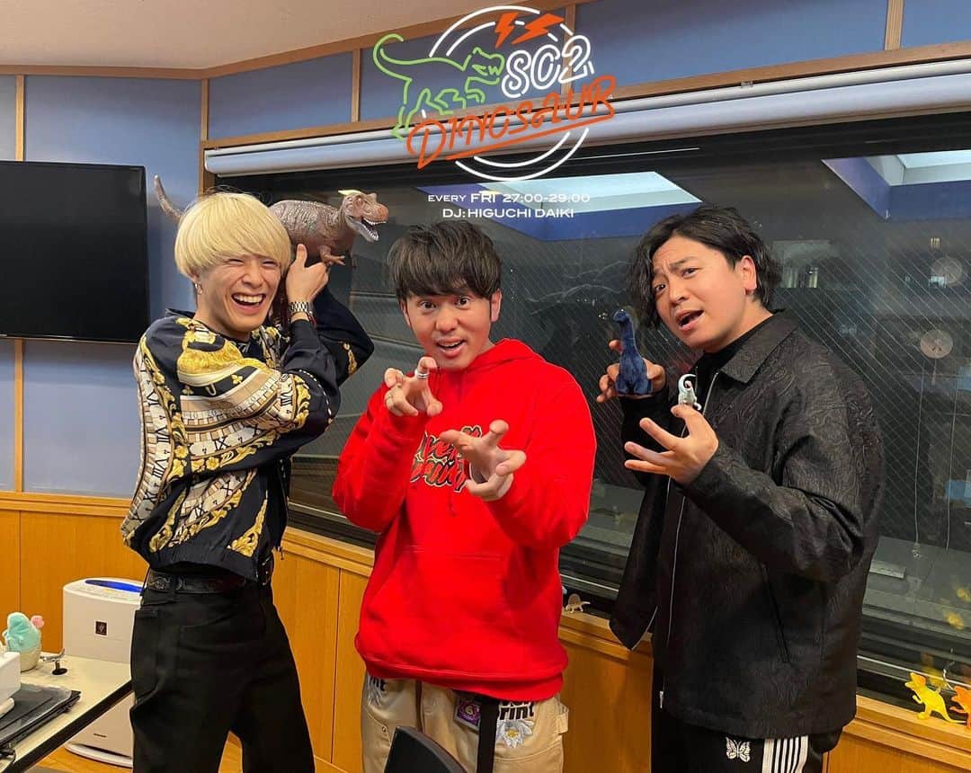のインスタグラム：「23.03.24. all at once #オールアットワンス . 持込企画「樋口大喜にコーラスを教えよう」！ 理論派のITSUKIさんと感覚派のNARITOさんにコーラスの極意を教えて頂くという企画。課題曲はOfficial髭男dismのpretender！ 案の定、激ムズでした！！！これはタイムフリーでチェックしてみて下さい。 . all at onceはアルバムをリリース！新たな始まりと旅の続きが描かれた作品に。是非手に取って聴いてみてください！」