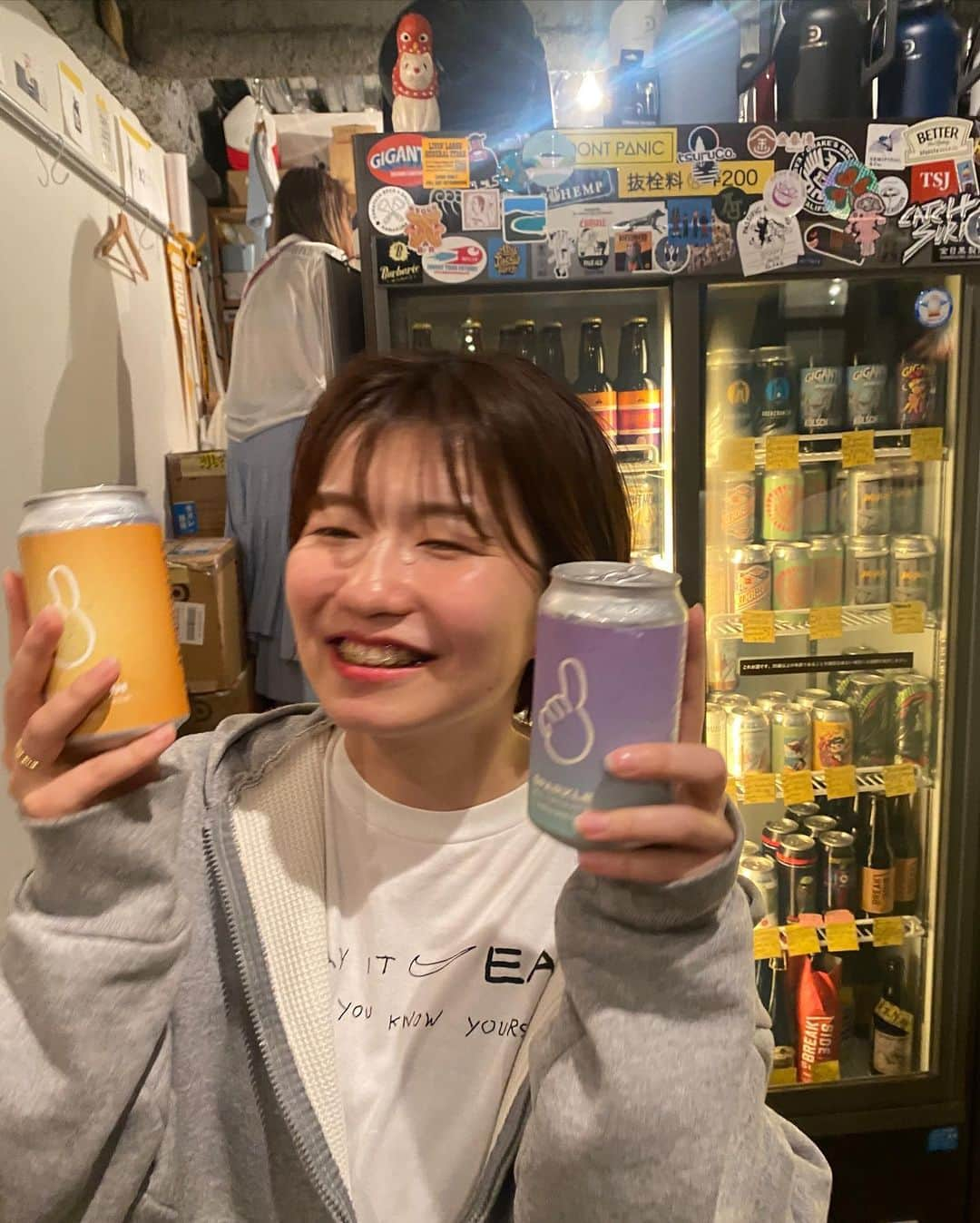 りっちゃんさんのインスタグラム写真 - (りっちゃんInstagram)「@vanavasa_kamakura 行けた🍺  そして知り合いがやってる @himitsu_beer も取り扱ってたからやっと飲めた！デザイン可愛すぎる😮‍💨😮‍💨  Hoodie camber Tee @higher_magazine   #逗鎌倉#鎌倉居酒屋 #鎌倉グルメ #ビール女子 #ビール最高 #ビール好きな人と繋がりたい #コンパクトショート #コンパクトボブ #ハンサムショート #ハンサムショート女子 #ハンサムマッシュ #ショートヘア #ショートボブ #ショートカット #マッシュショート」3月25日 19時00分 - ricchan_96