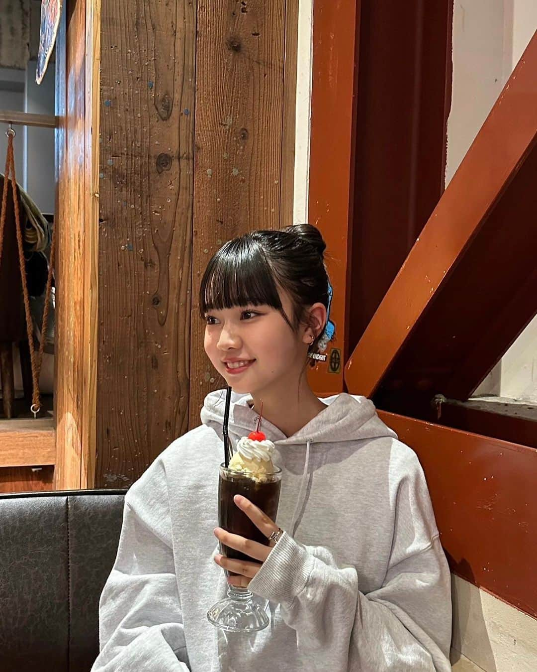 仲吉玲亜さんのインスタグラム写真 - (仲吉玲亜Instagram)「🍨  コーヒーフロート☺︎  #コーヒーフロート #カフェ #お団子 #XLAGE」3月25日 17時51分 - reianakayoshi_official